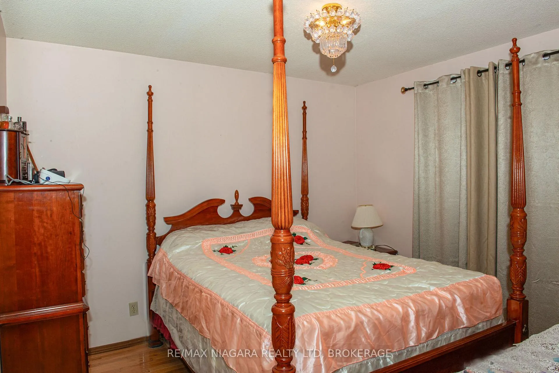 Photo 12 of 38 Roehampton Drive, St. Catharines, Carlton/Bunting — HOMEH