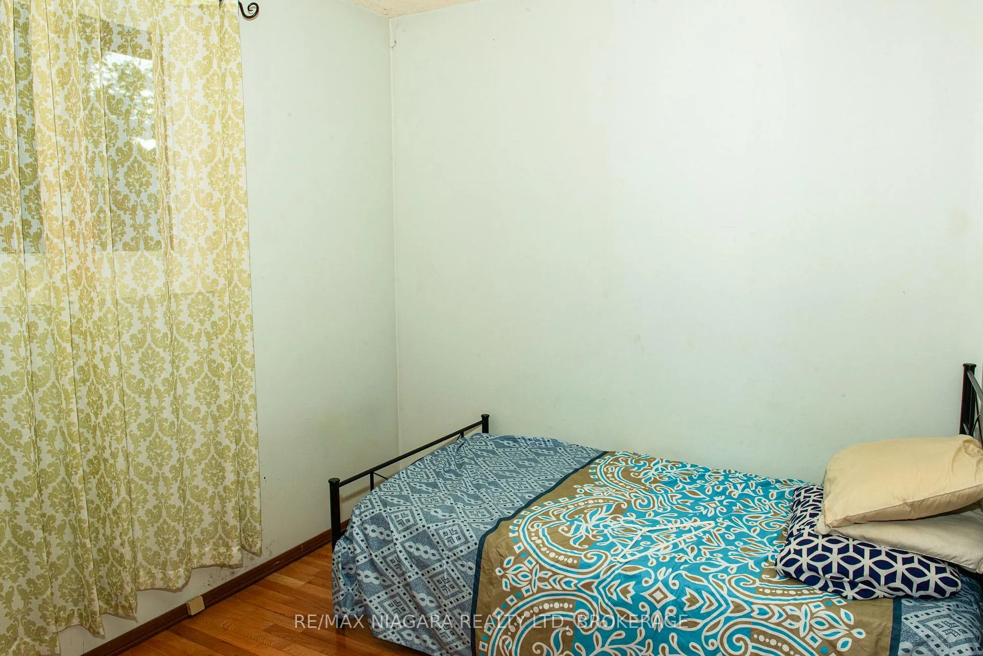 Photo 13 of 38 Roehampton Drive, St. Catharines, Carlton/Bunting — HOMEH