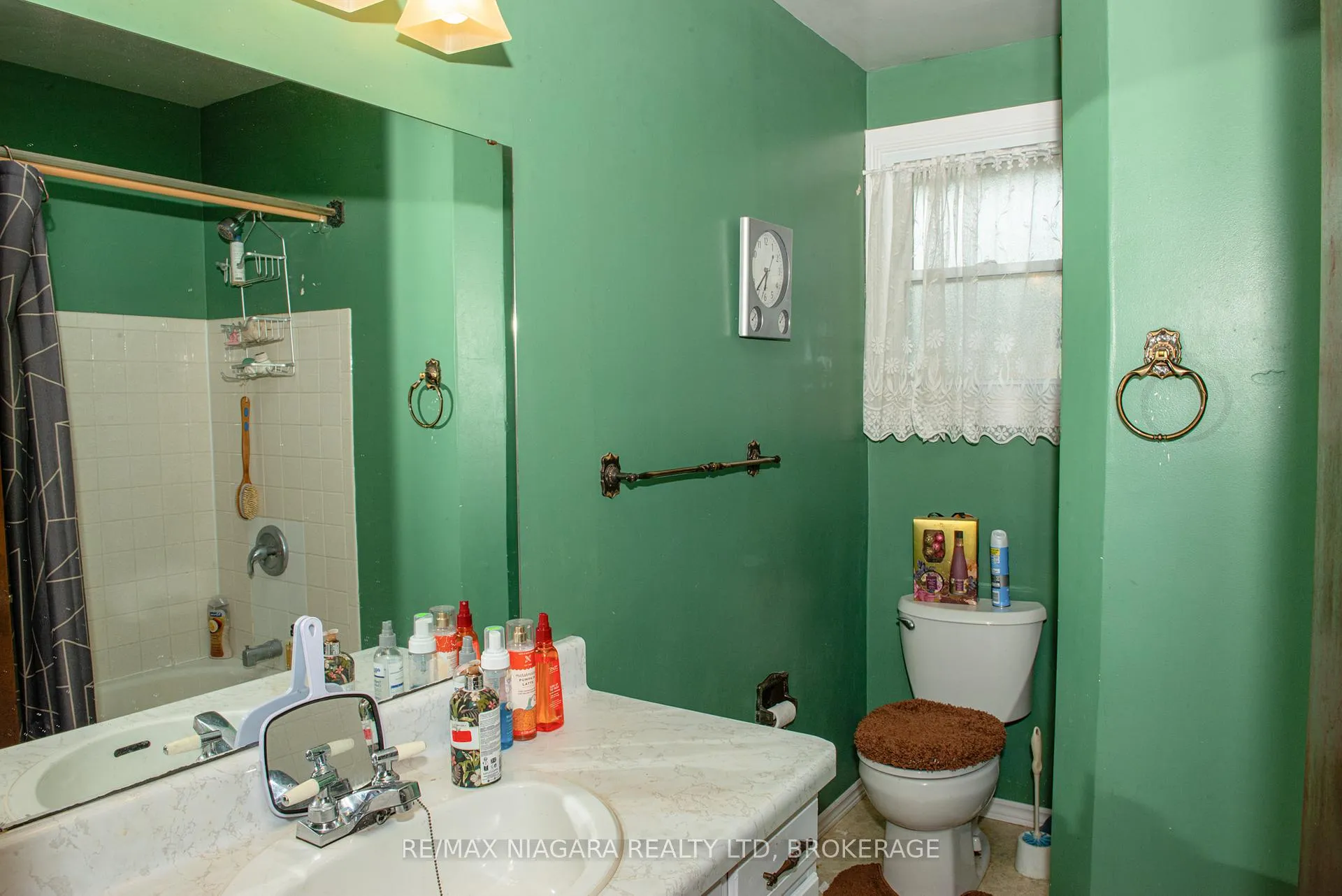 Photo 14 of 38 Roehampton Drive, St. Catharines, Carlton/Bunting — HOMEH