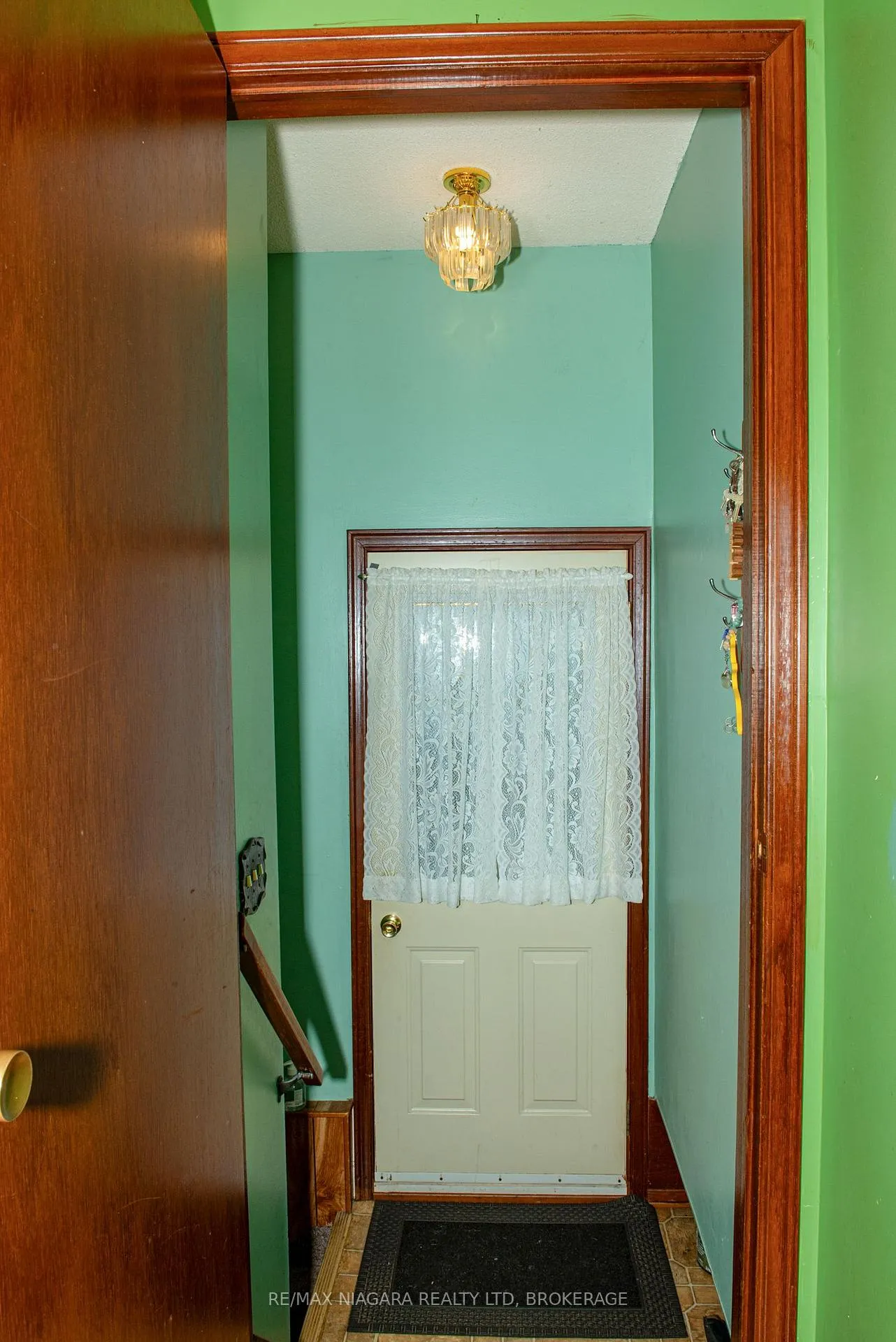 Photo 21 of 38 Roehampton Drive, St. Catharines, Carlton/Bunting — HOMEH