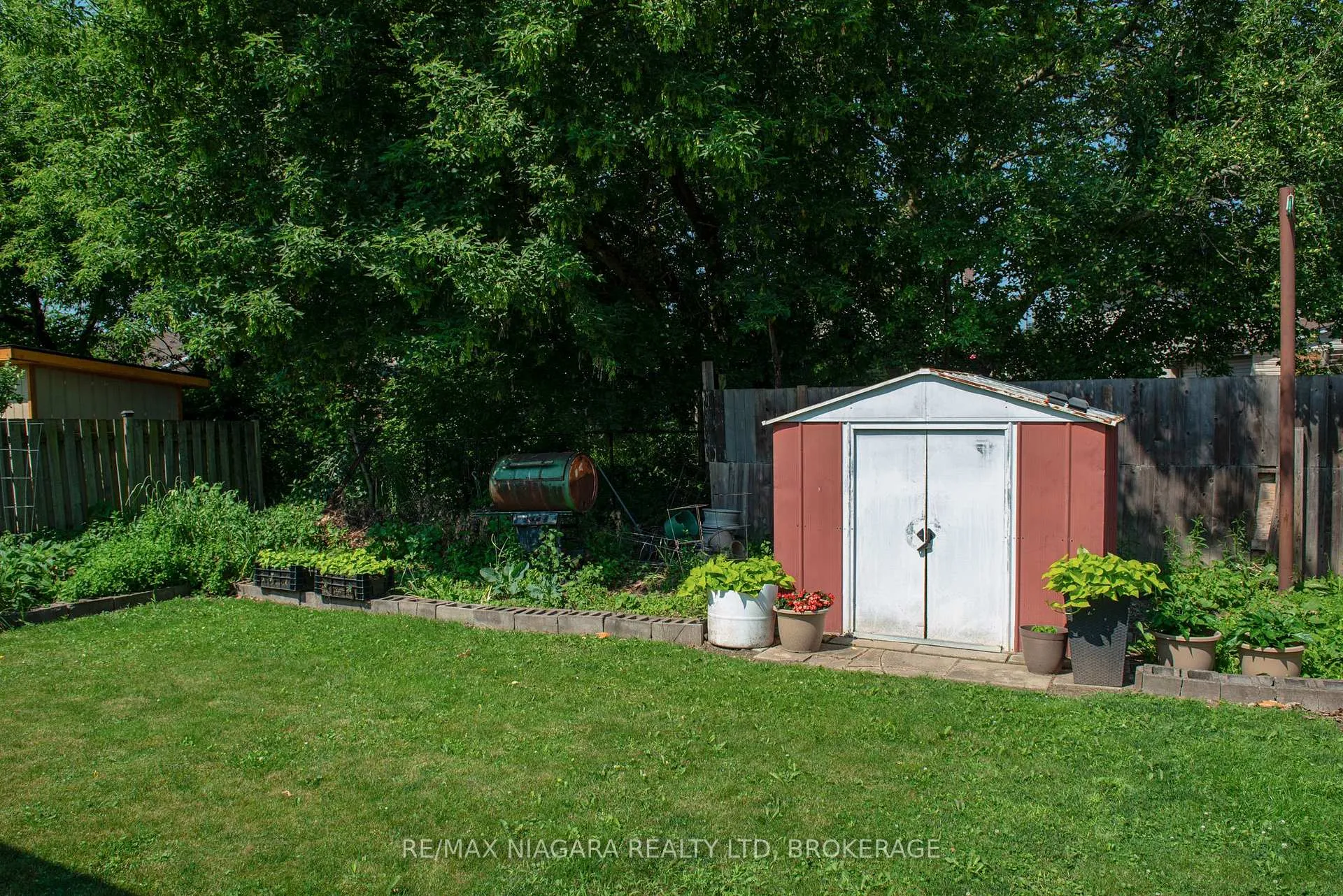 Photo 24 of 38 Roehampton Drive, St. Catharines, Carlton/Bunting — HOMEH