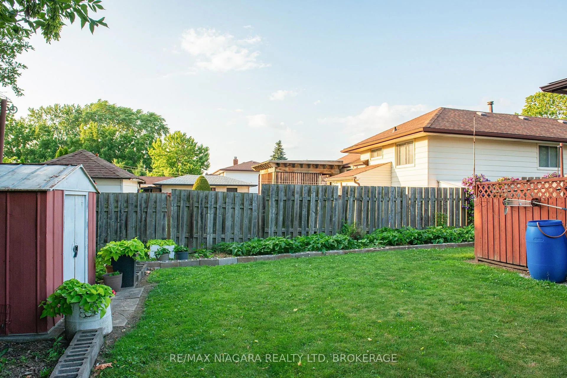 Photo 25 of 38 Roehampton Drive, St. Catharines, Carlton/Bunting — HOMEH