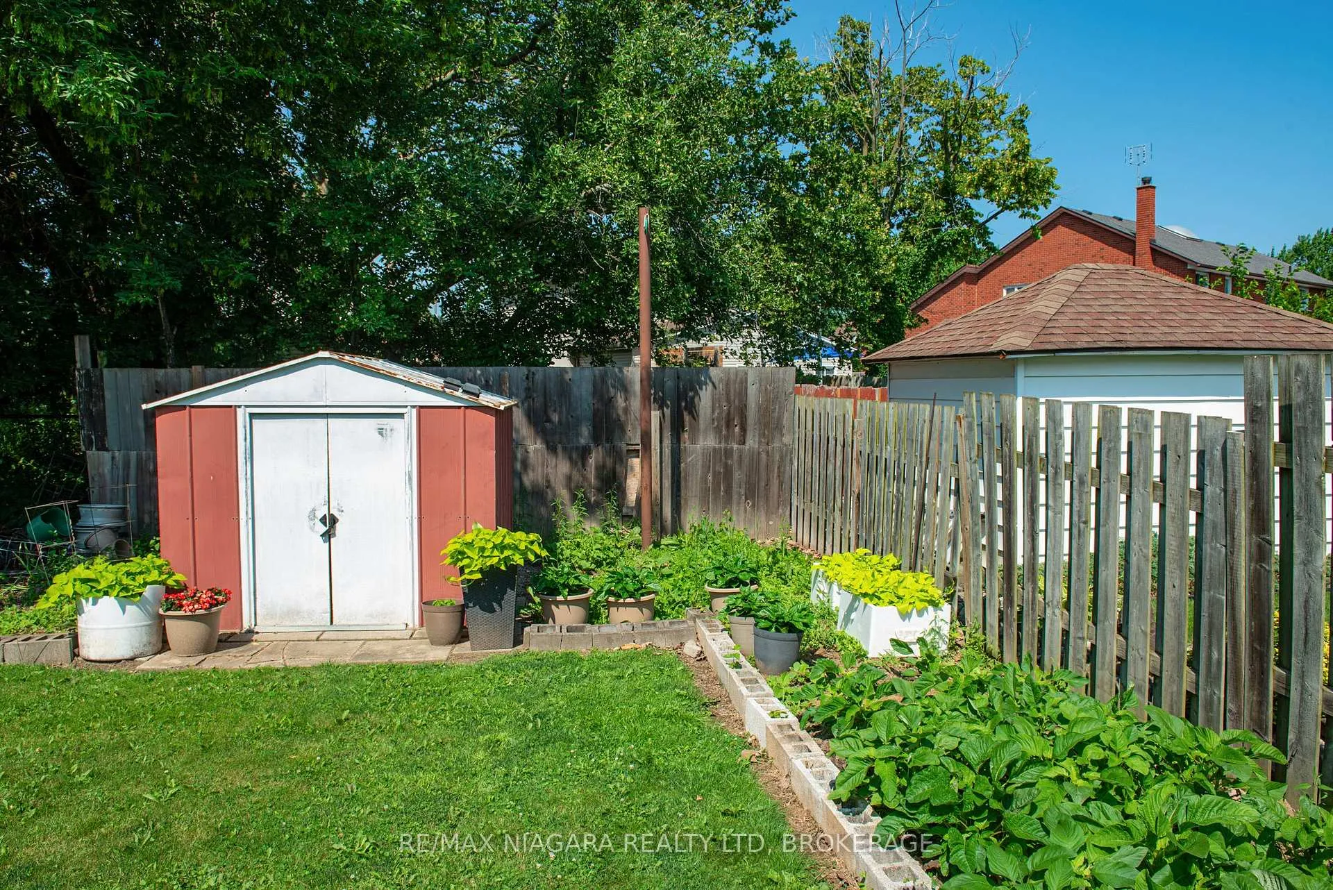 Photo 26 of 38 Roehampton Drive, St. Catharines, Carlton/Bunting — HOMEH