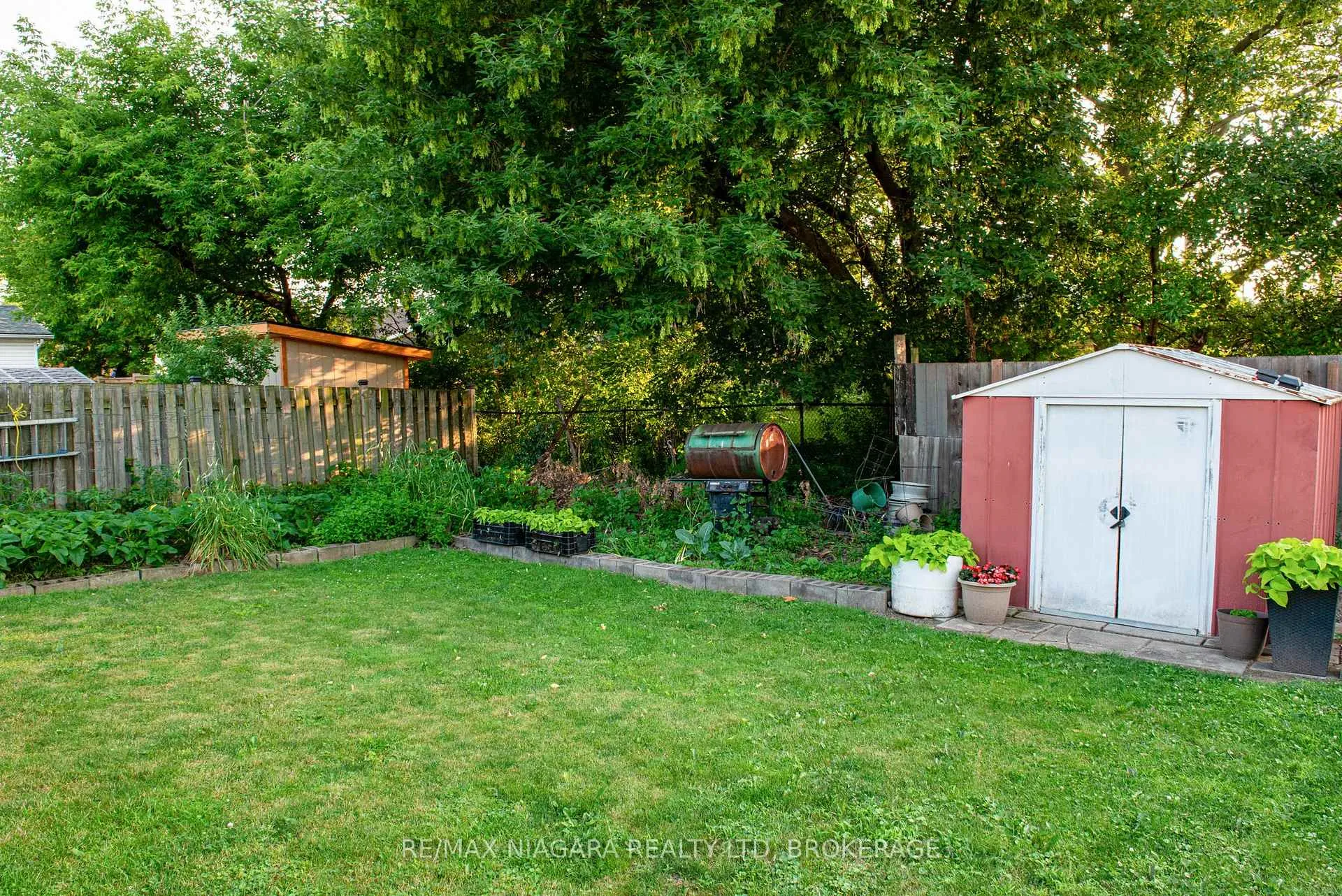 Photo 27 of 38 Roehampton Drive, St. Catharines, Carlton/Bunting — HOMEH