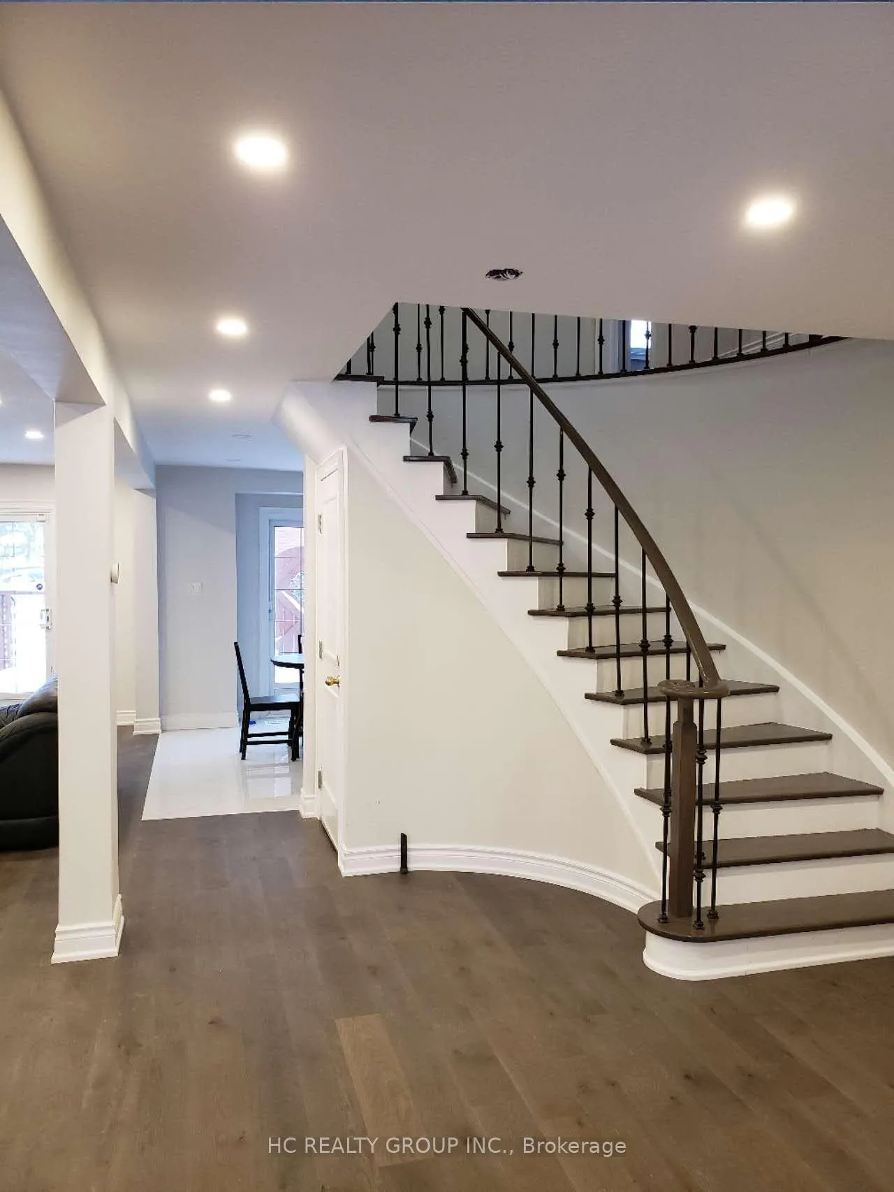 Photo 3 of Main 2 Barker Court, Markham, Sherwood-Amberglen — HOMEH