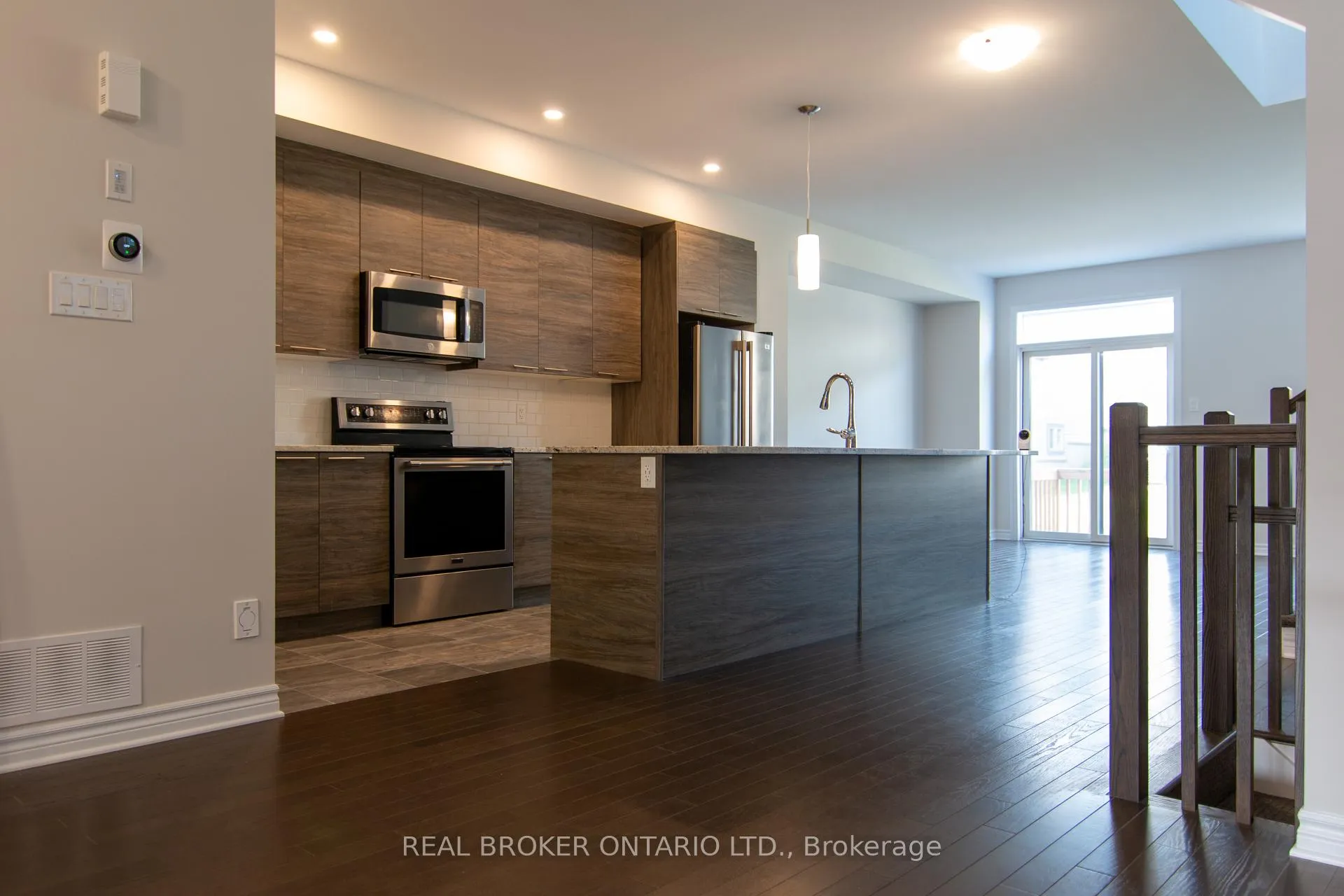 Photo 5 of 1022 Kijik Crescent, Ottawa, Blossom Park/Kemp Park/Findlay Creek — HOMEH