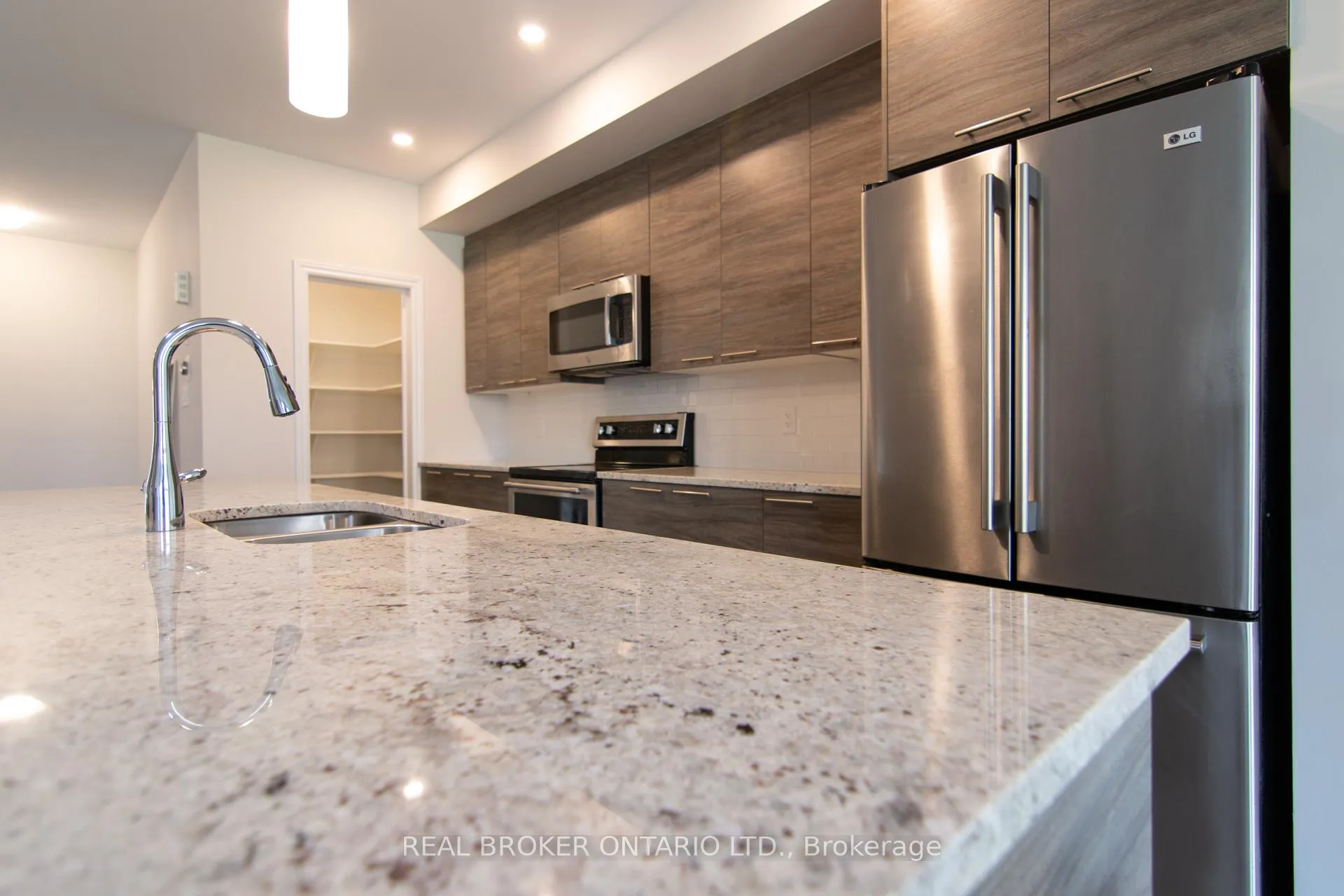 Photo 6 of 1022 Kijik Crescent, Ottawa, Blossom Park/Kemp Park/Findlay Creek — HOMEH