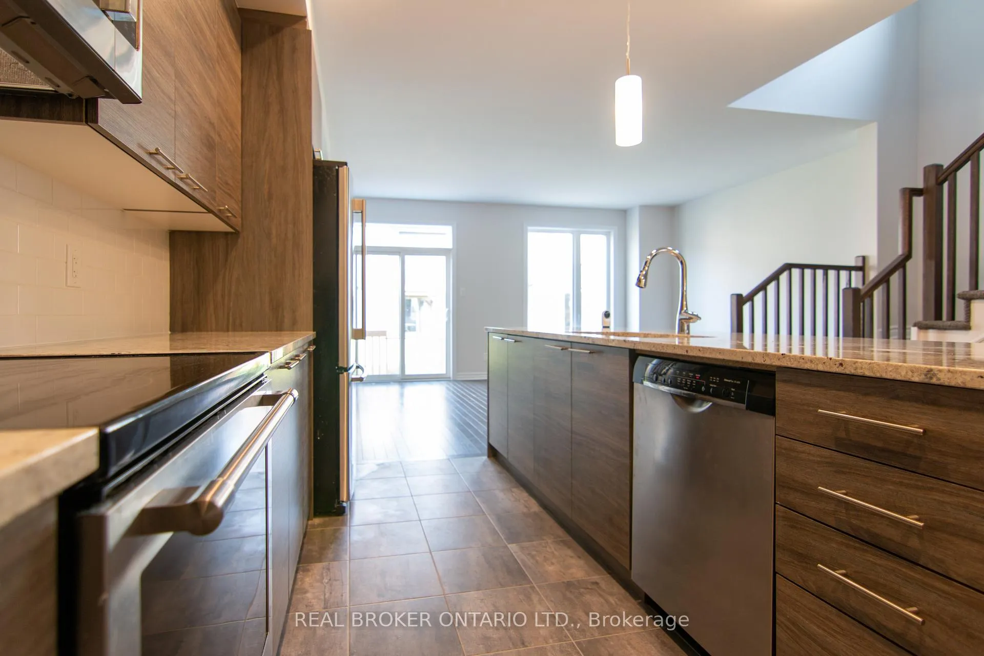 Photo 10 of 1022 Kijik Crescent, Ottawa, Blossom Park/Kemp Park/Findlay Creek — HOMEH