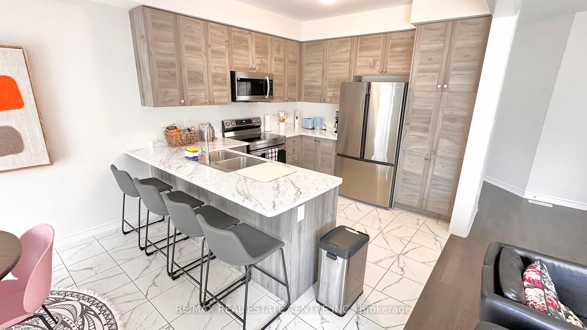 Photo 3 of 15 Charm Place, Thorold, Rolling Meadows — HOMEH