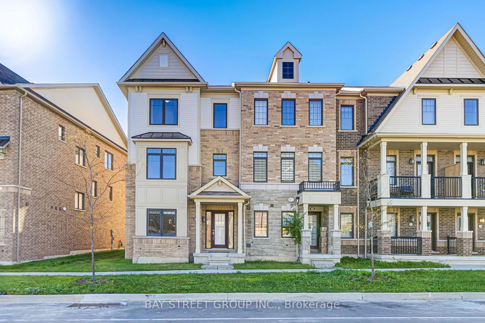 Photo 2 of 35 George Peach Avenue, Markham, Victoria Square — HOMEH