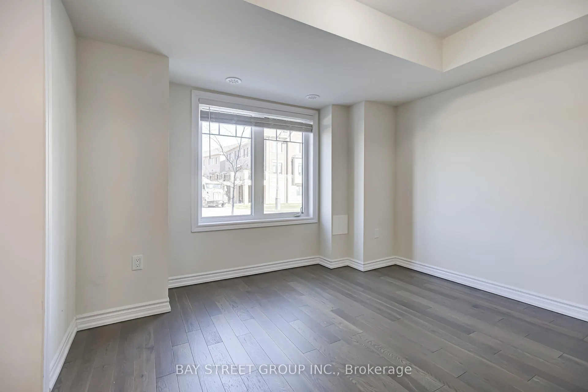 Photo 8 of 35 George Peach Avenue, Markham, Victoria Square — HOMEH