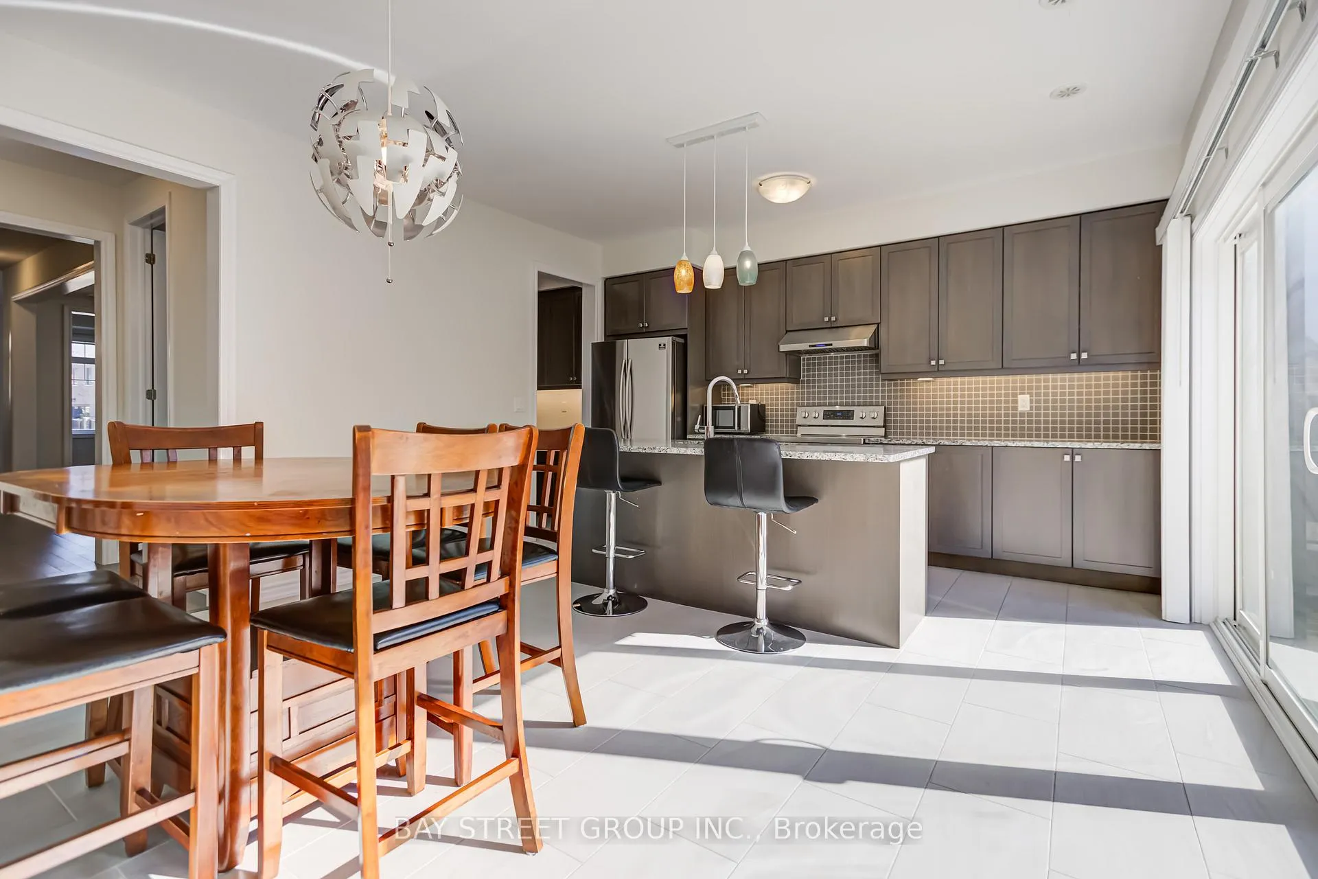 Photo 9 of 35 George Peach Avenue, Markham, Victoria Square — HOMEH