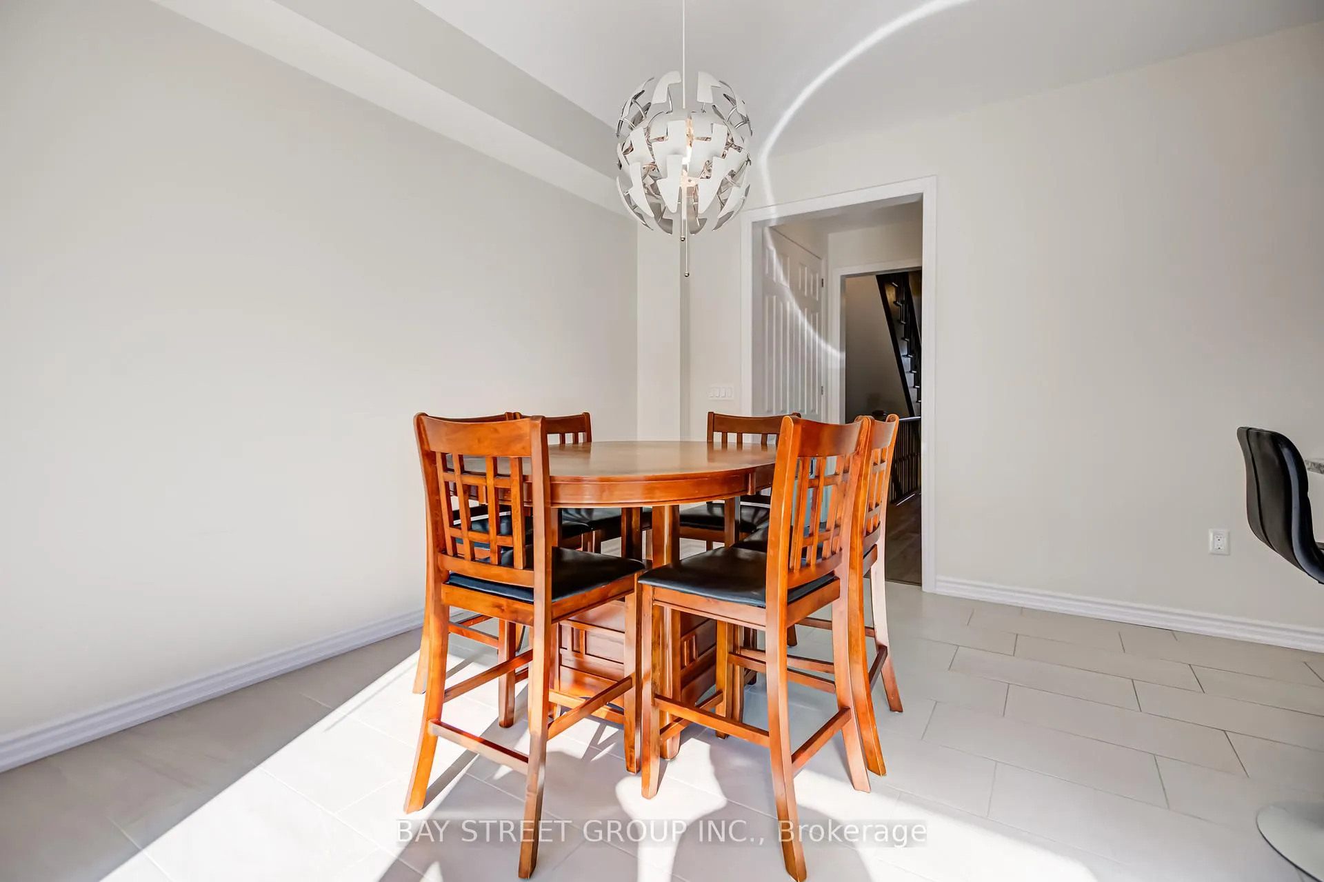 Photo 10 of 35 George Peach Avenue, Markham, Victoria Square — HOMEH