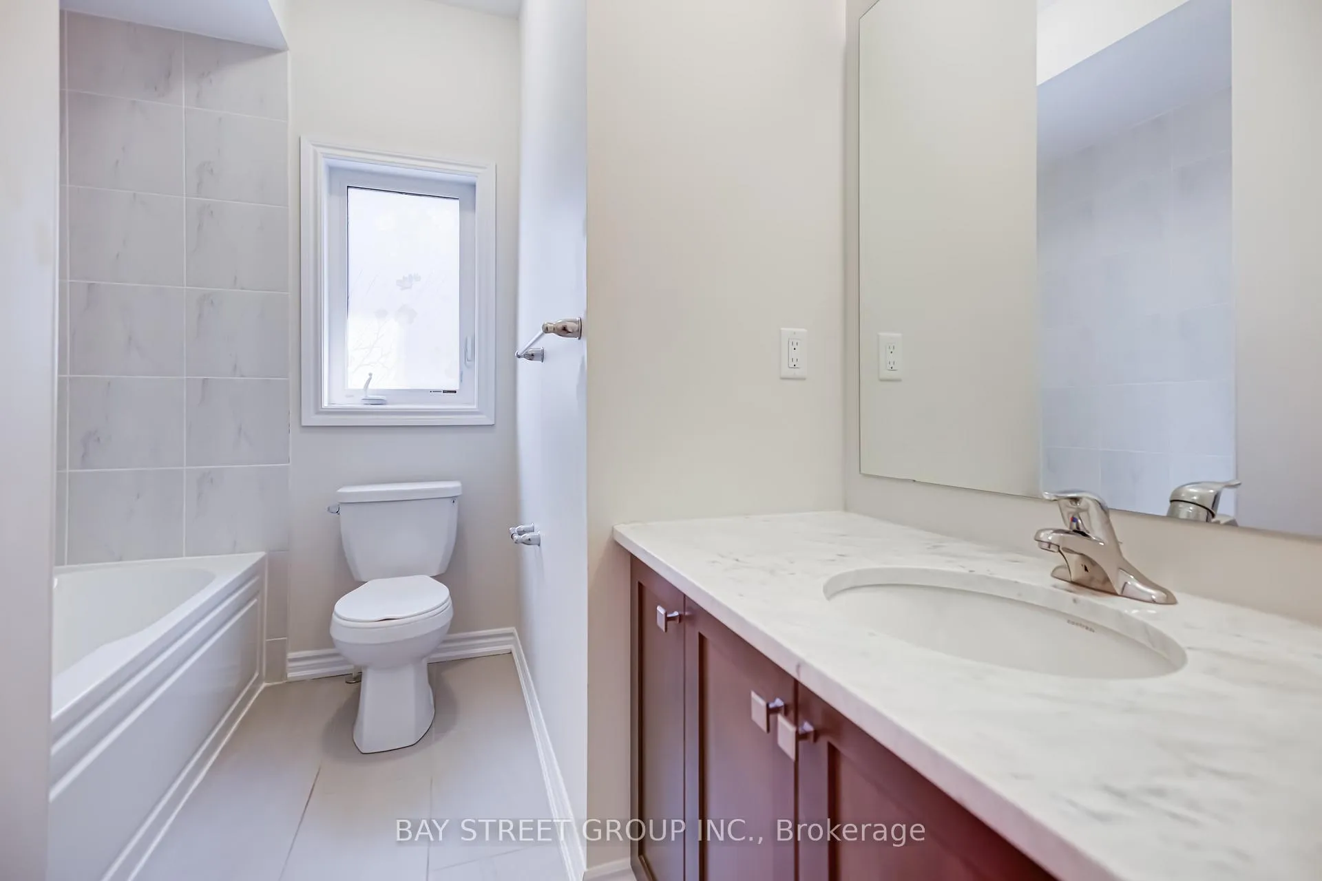 Photo 32 of 35 George Peach Avenue, Markham, Victoria Square — HOMEH