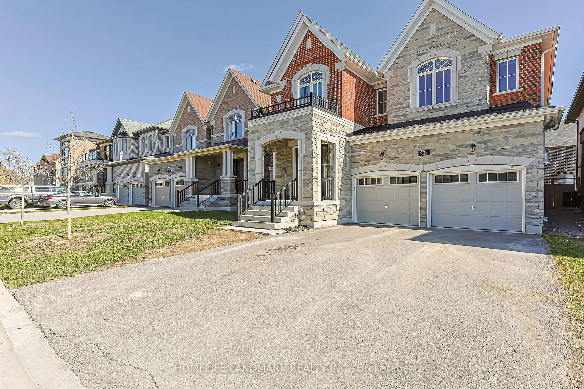 Photo 2 of 205 Conklin Crescent, Aurora, Rural Aurora — HOMEH