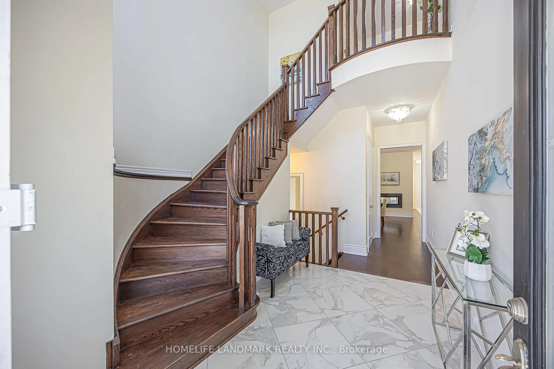 Photo 3 of 205 Conklin Crescent, Aurora, Rural Aurora — HOMEH