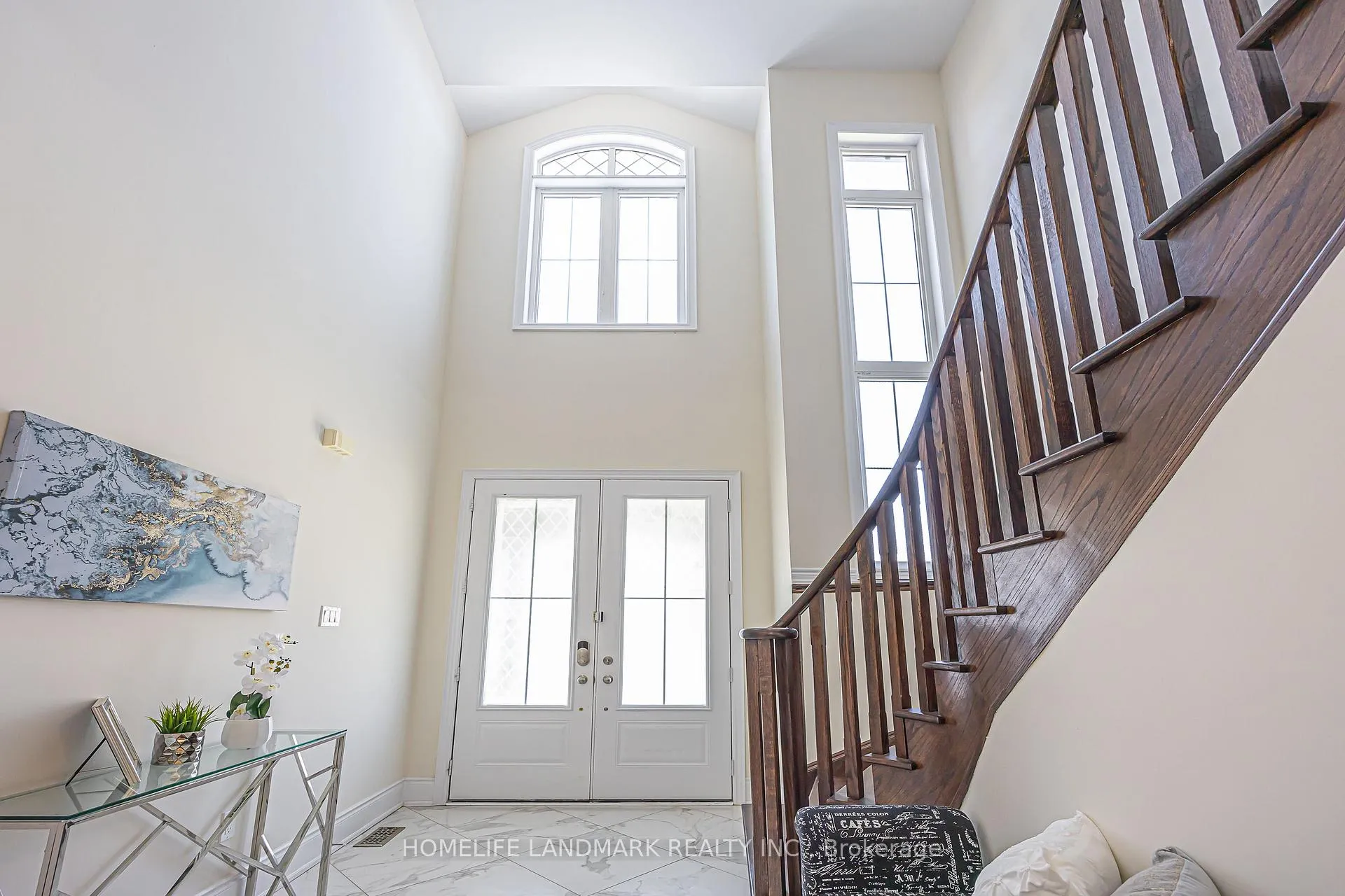 Photo 4 of 205 Conklin Crescent, Aurora, Rural Aurora — HOMEH