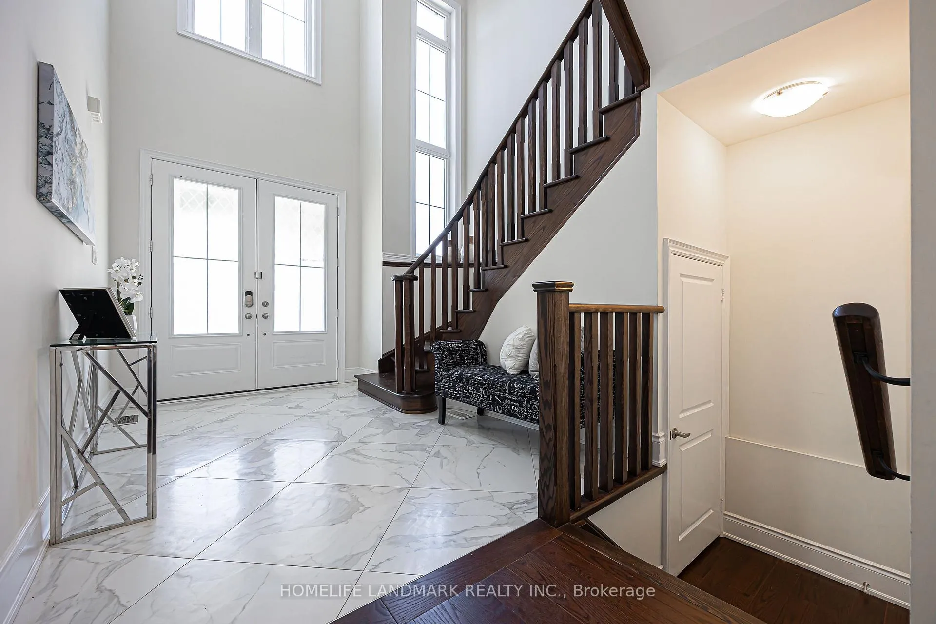 Photo 5 of 205 Conklin Crescent, Aurora, Rural Aurora — HOMEH