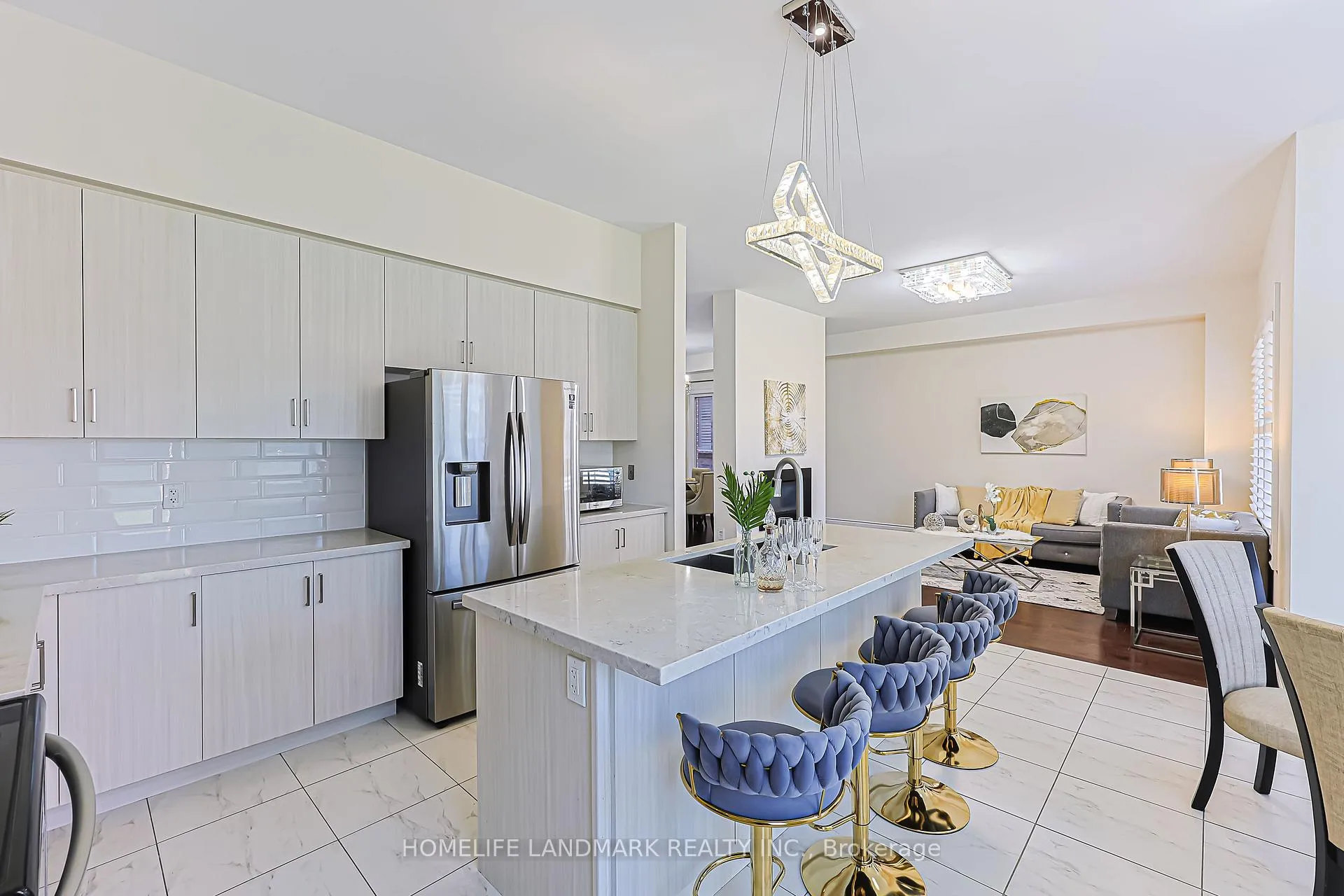 Photo 14 of 205 Conklin Crescent, Aurora, Rural Aurora — HOMEH