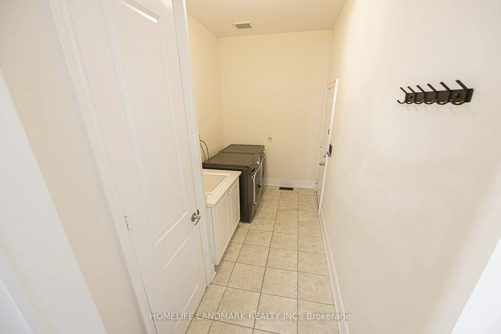 Photo 19 of 205 Conklin Crescent, Aurora, Rural Aurora — HOMEH