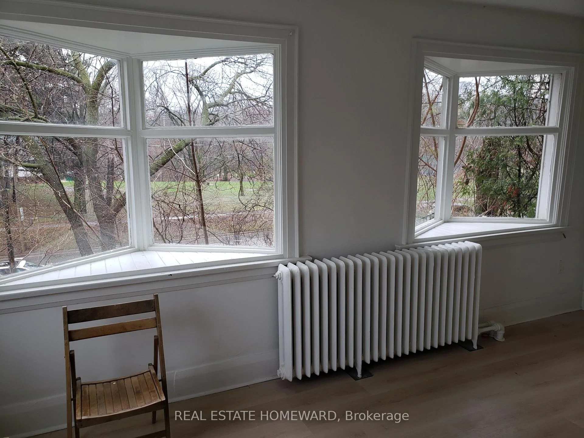 Photo 4 of Unit 2A, 435 Parkside Drive, Toronto, High Park-Swansea — HOMEH
