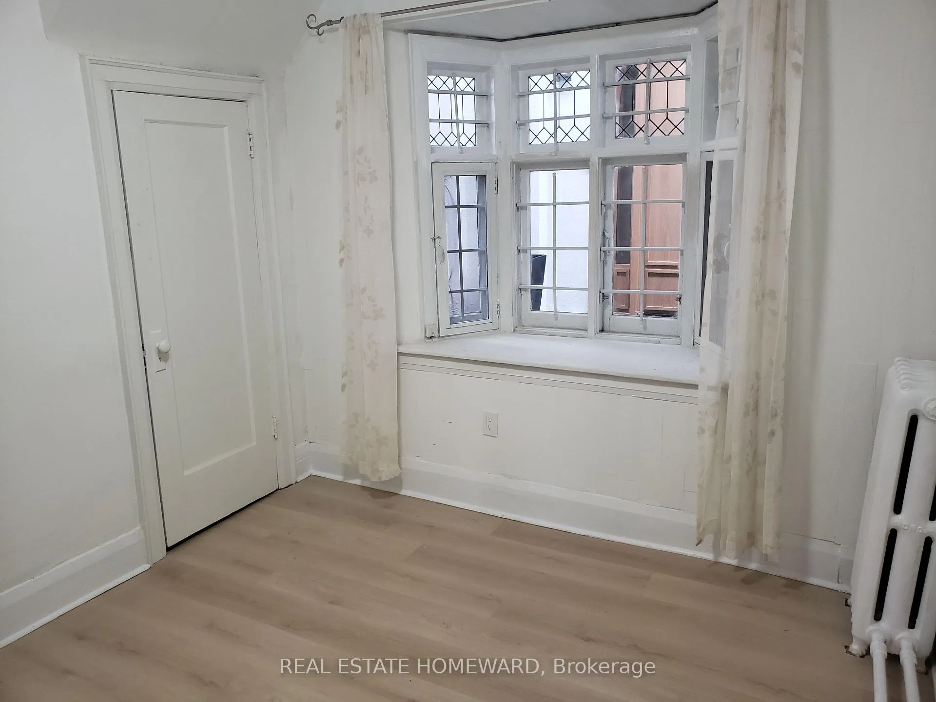 Photo 8 of Unit 2A, 435 Parkside Drive, Toronto, High Park-Swansea — HOMEH