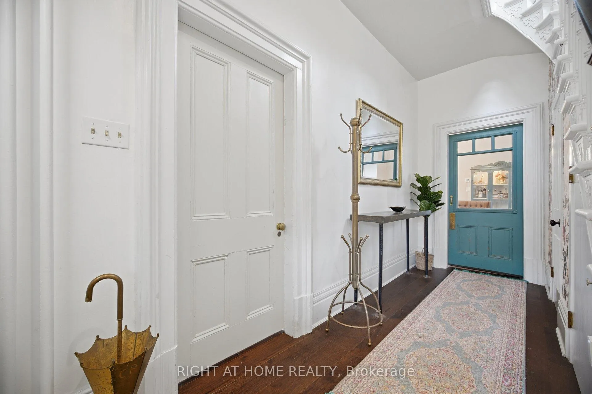 Photo 5 of 56 Chestnut Avenue, Brantford — HOMEH