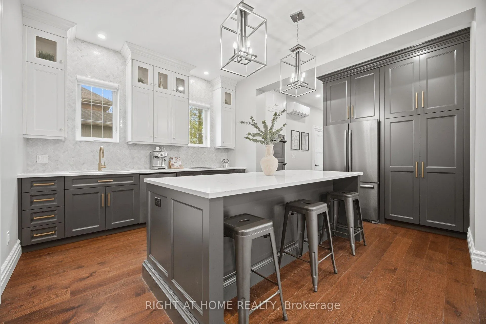 Photo 13 of 56 Chestnut Avenue, Brantford — HOMEH
