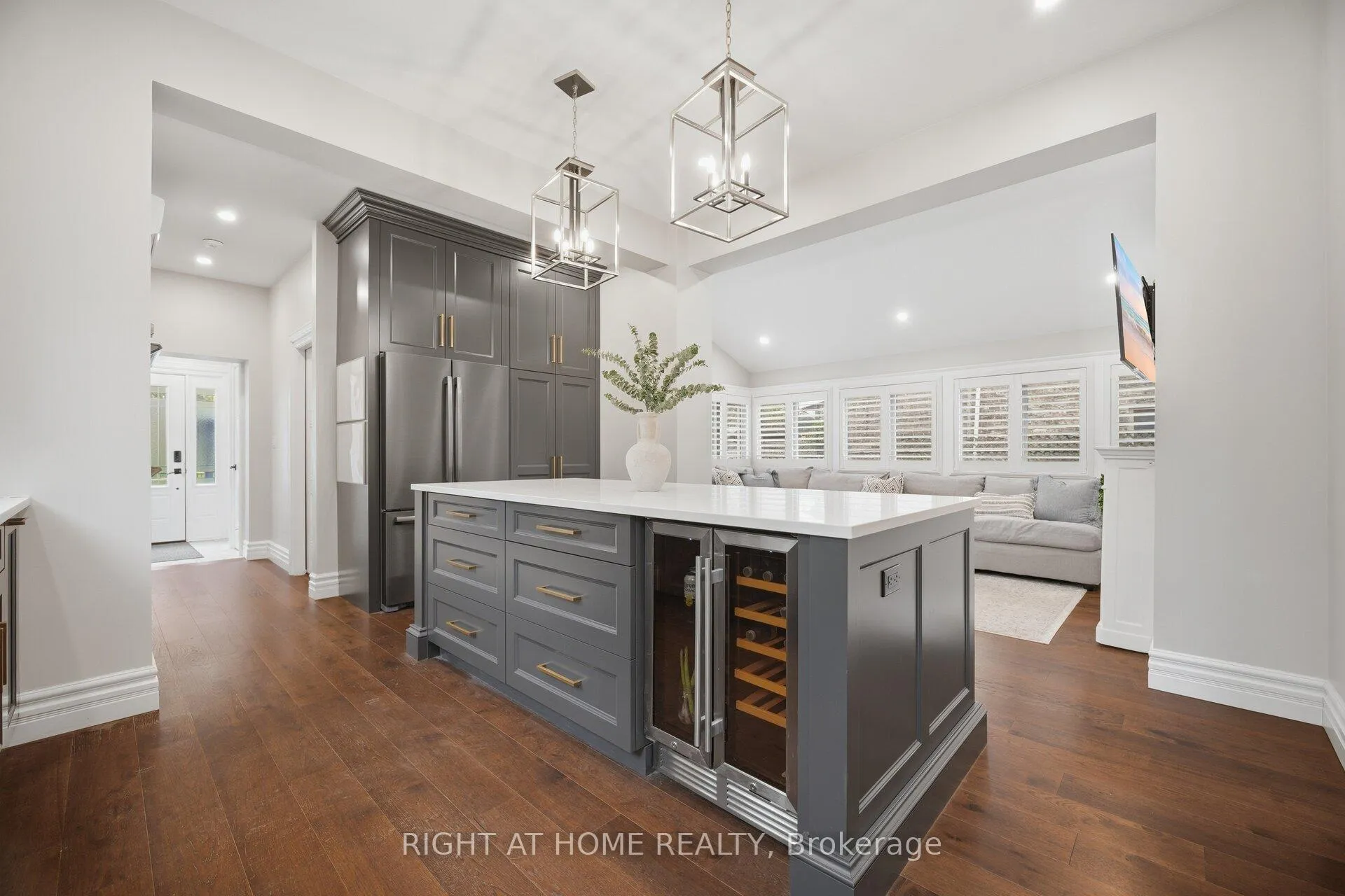 Photo 15 of 56 Chestnut Avenue, Brantford — HOMEH
