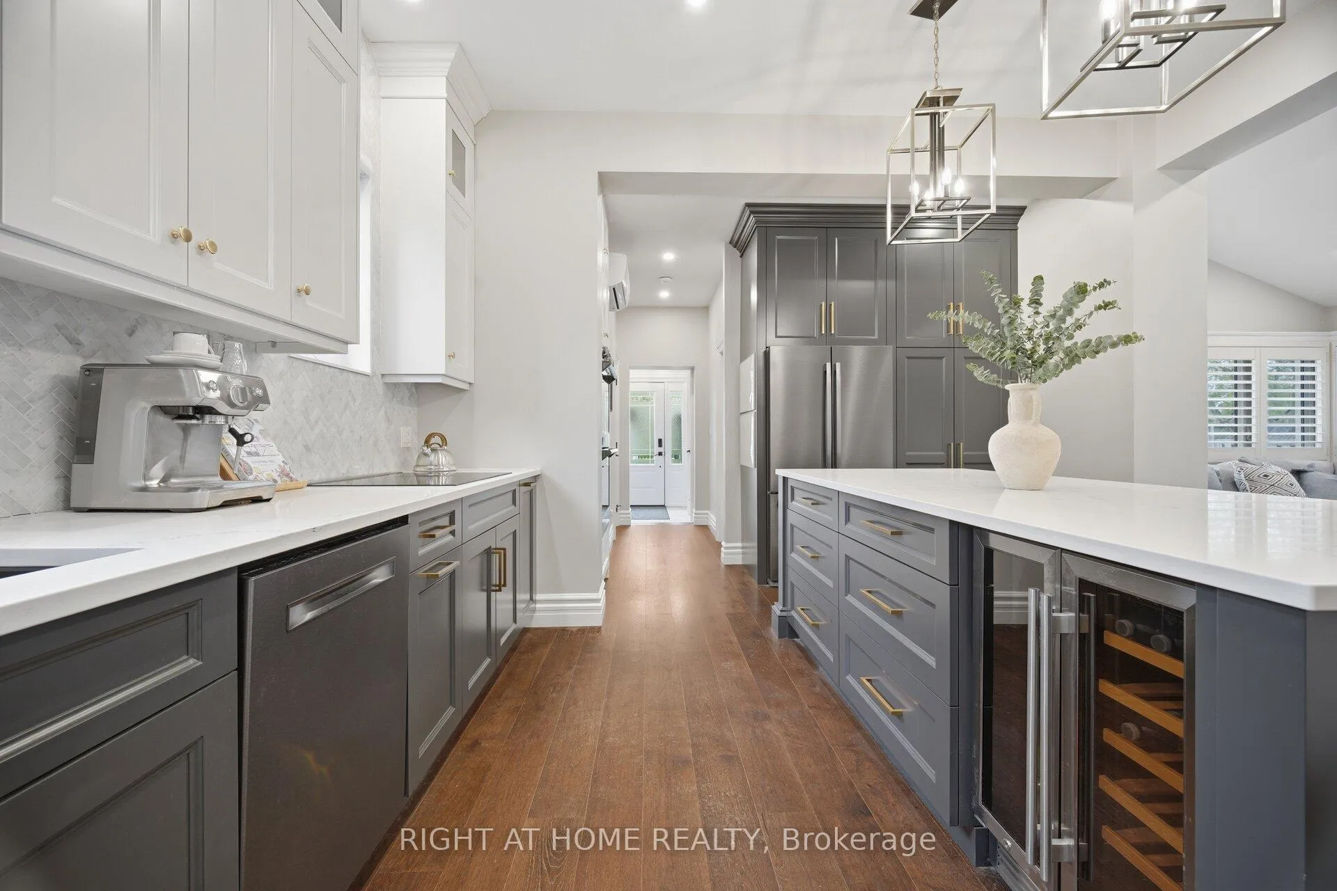 Photo 16 of 56 Chestnut Avenue, Brantford — HOMEH