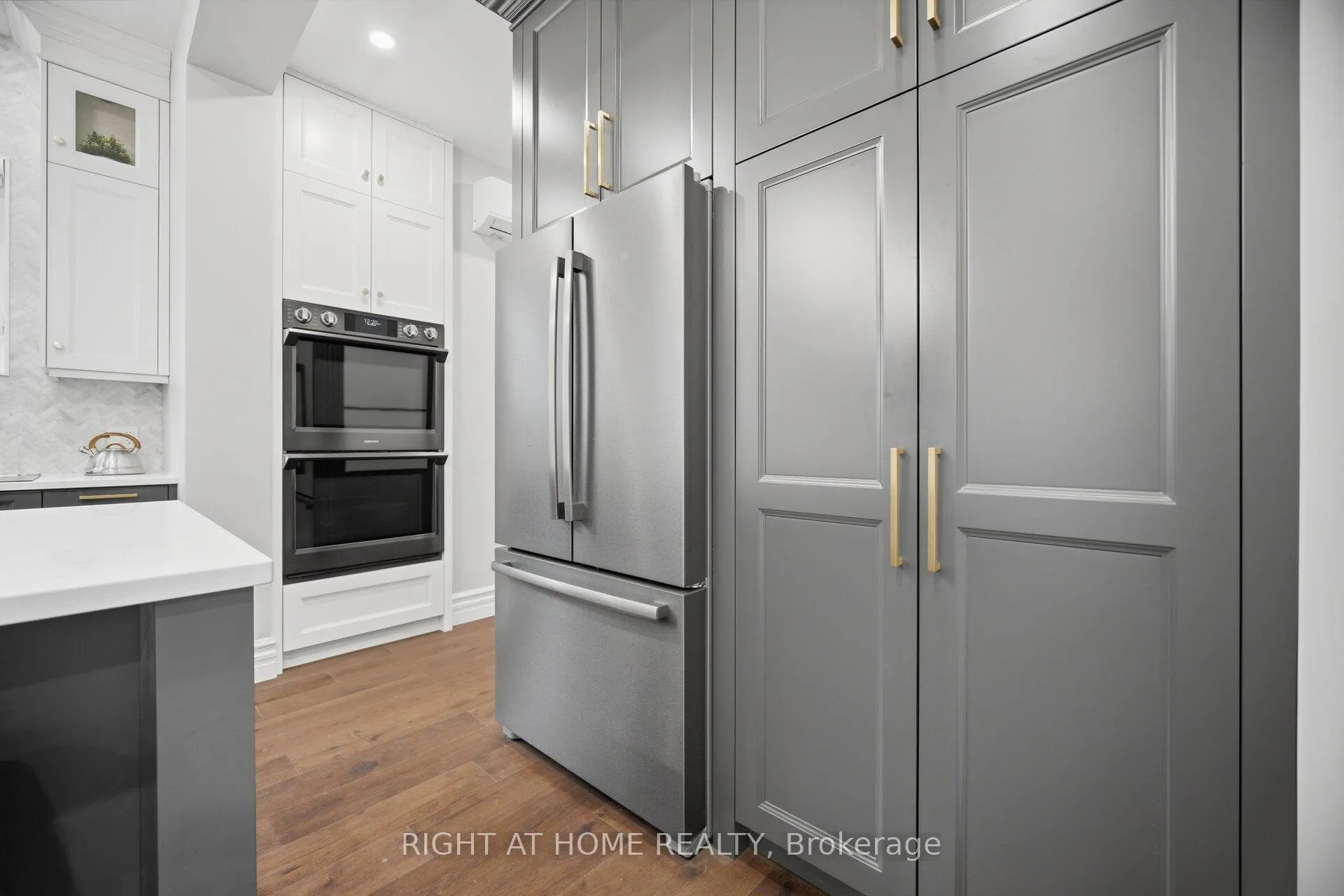 Photo 18 of 56 Chestnut Avenue, Brantford — HOMEH