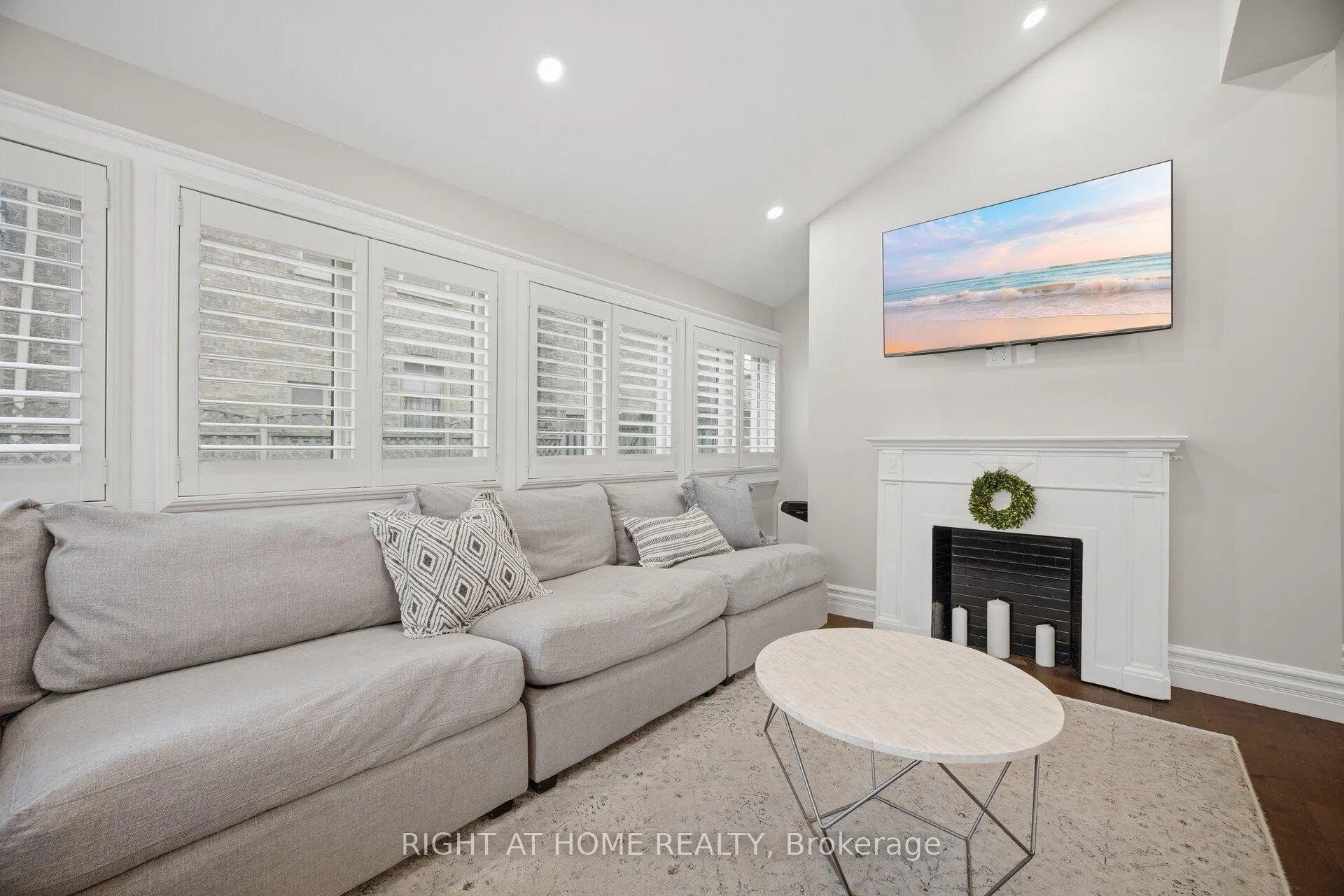 Photo 22 of 56 Chestnut Avenue, Brantford — HOMEH
