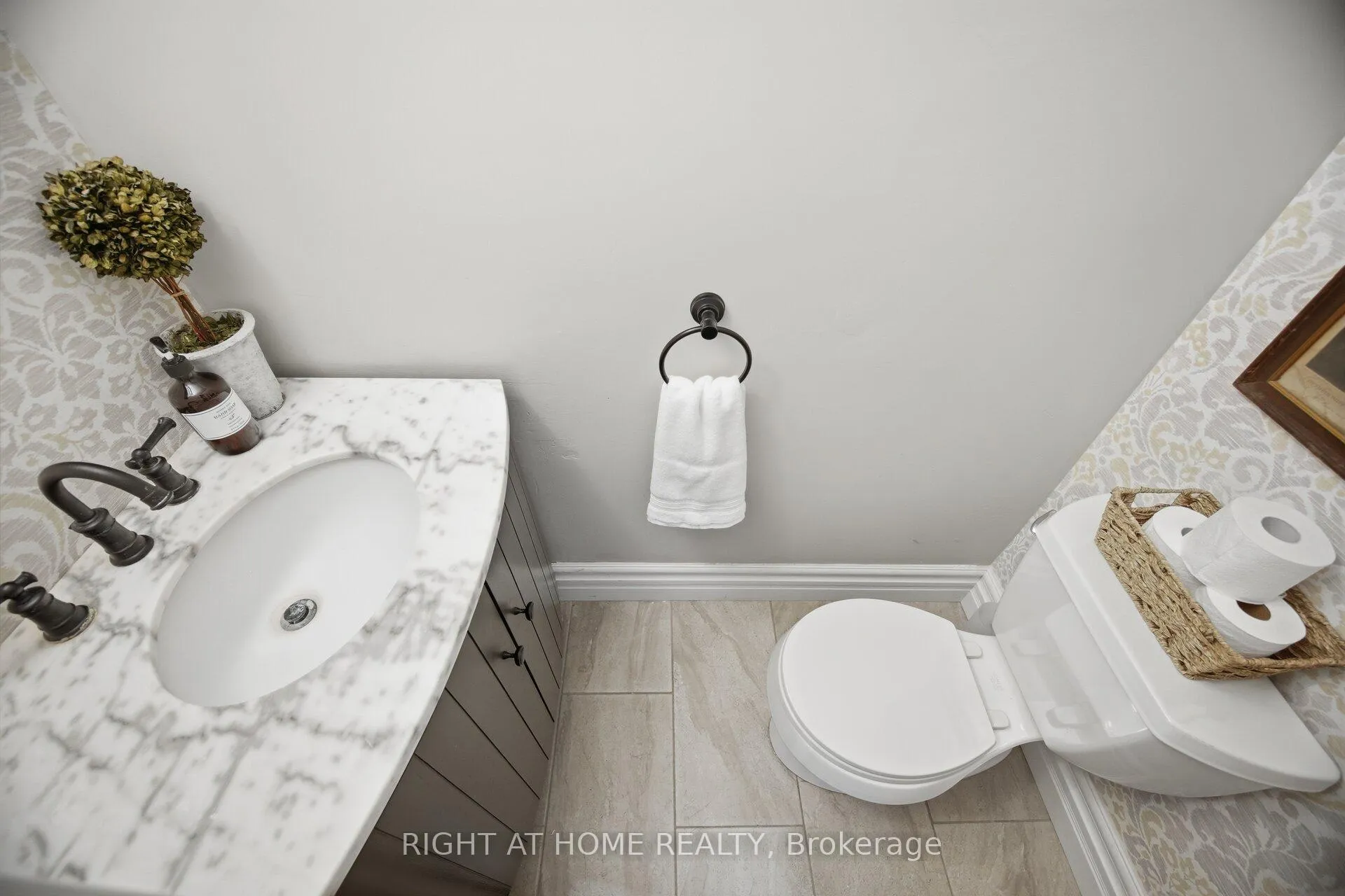 Photo 27 of 56 Chestnut Avenue, Brantford — HOMEH