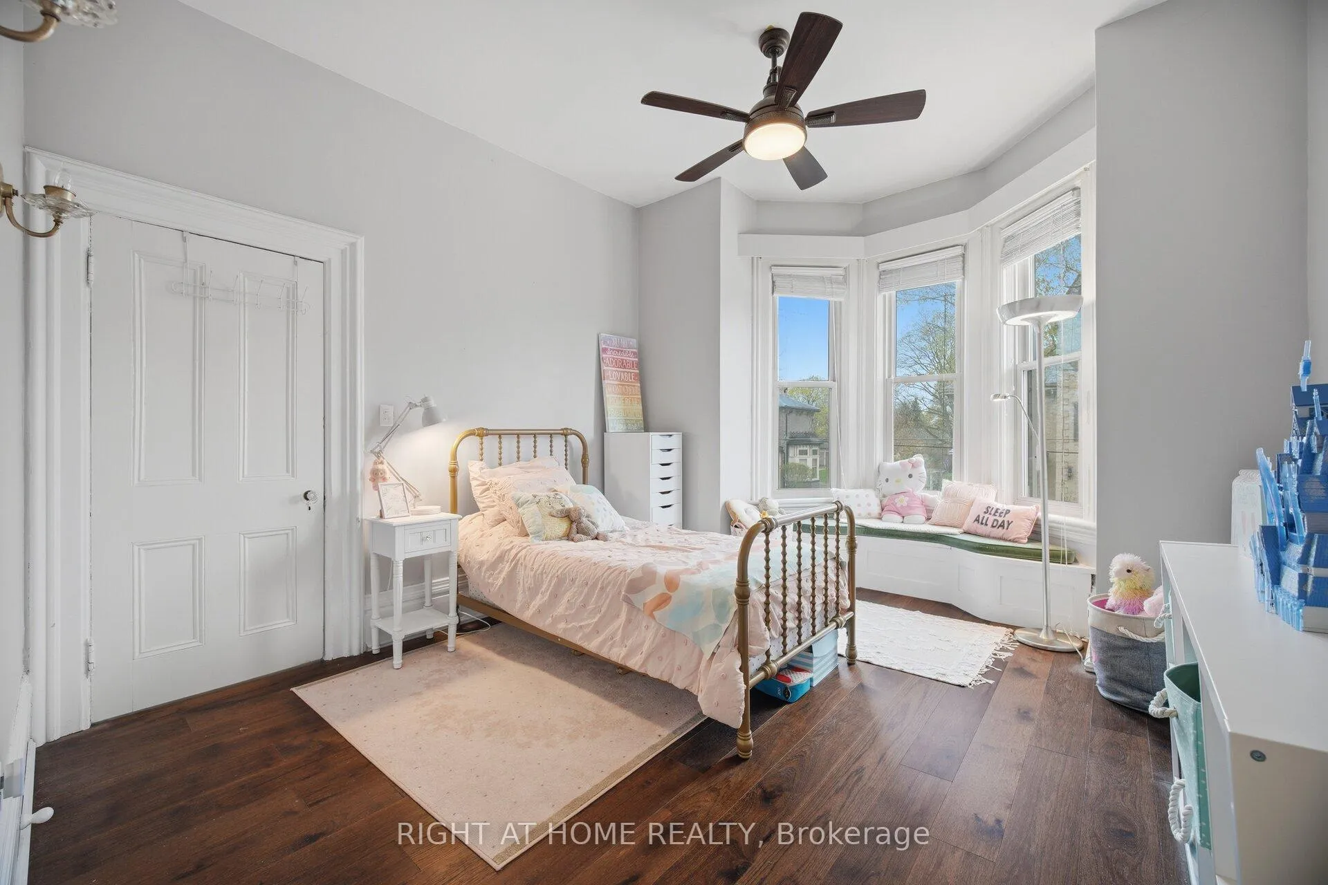 Photo 38 of 56 Chestnut Avenue, Brantford — HOMEH