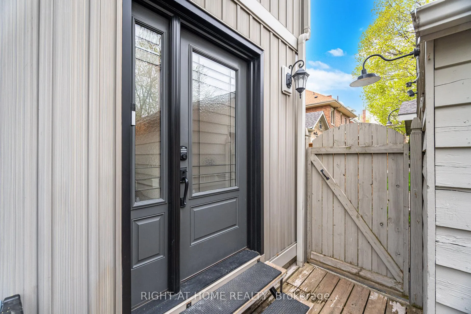 Photo 44 of 56 Chestnut Avenue, Brantford — HOMEH
