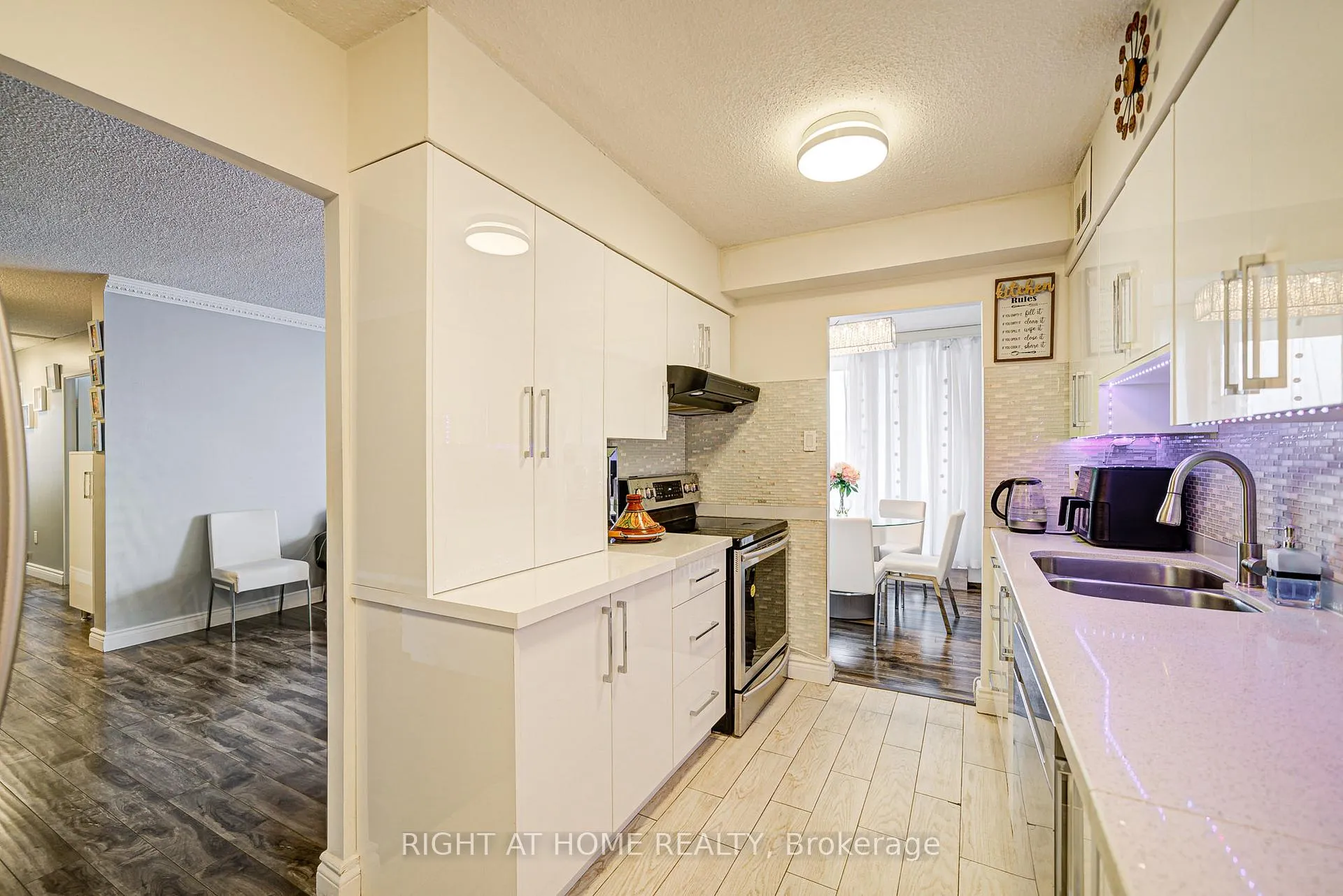 Photo 16 of Unit 607, 180 Dudley Avenue, Markham, Thornhill — HOMEH