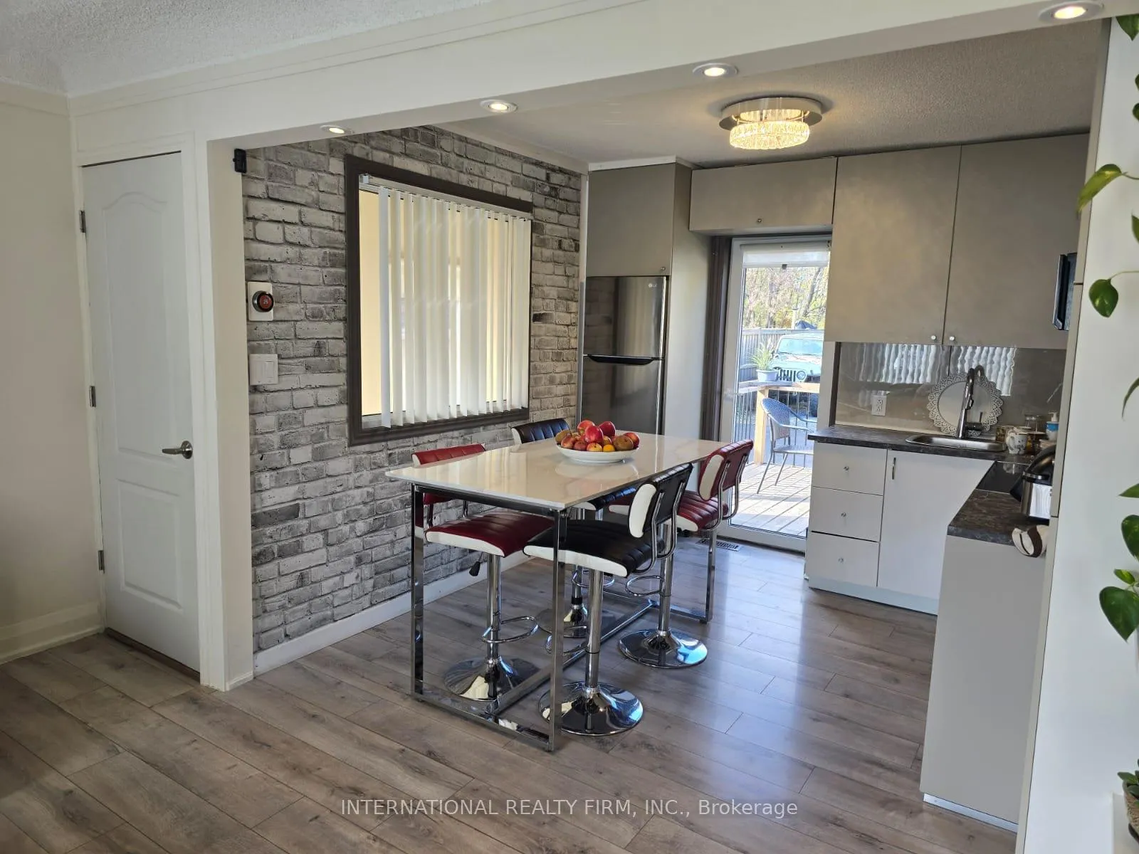 Photo 12 of 731 Knox Avenue, Hamilton, Parkview — HOMEH
