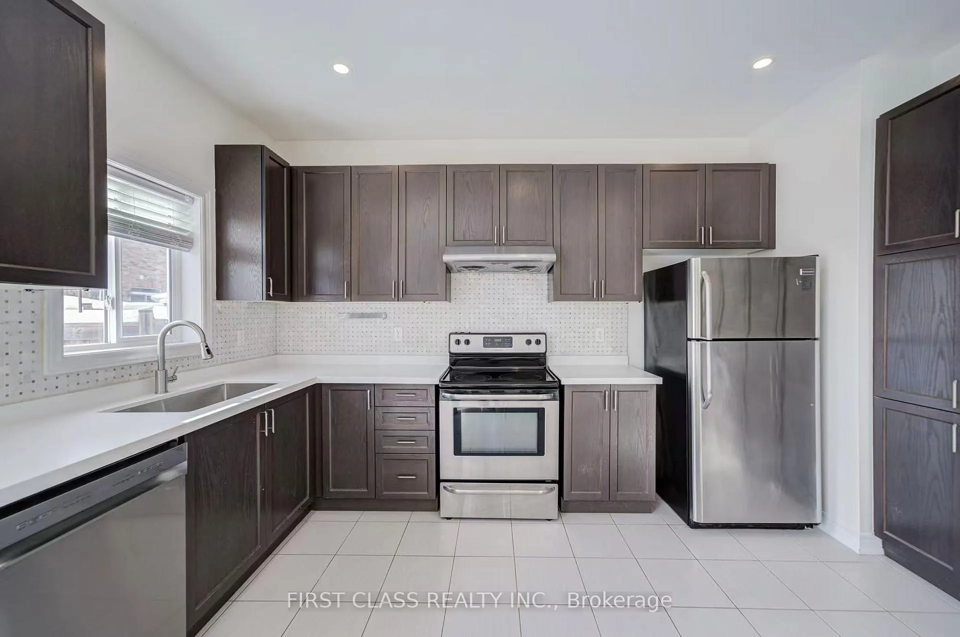 Photo 2 of 23 Grey Wing Avenue, Georgina, Keswick South — HOMEH