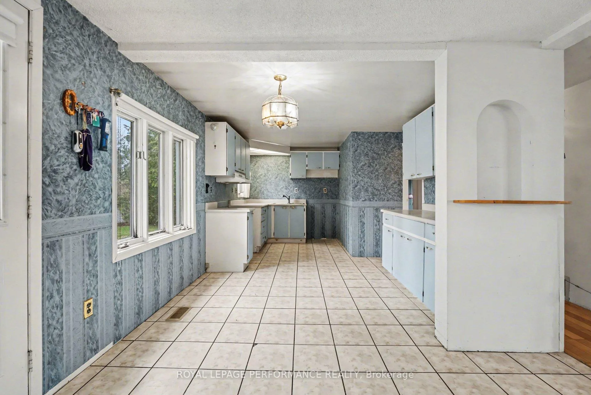 Photo 10 of 4946 Thunder Road, Ottawa, Carlsbad Springs — HOMEH