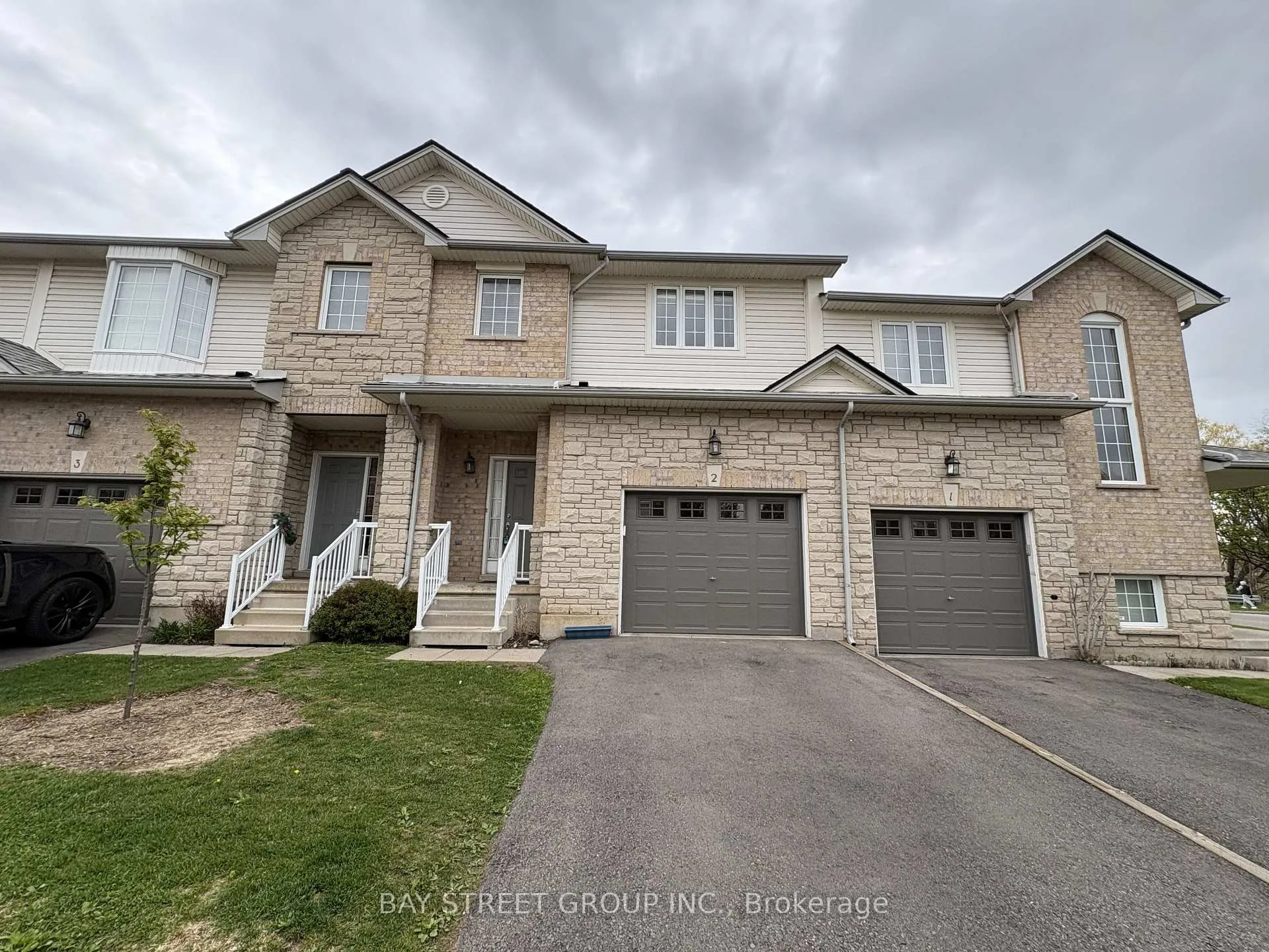 Photo 2 of Unit 2, 60 Cloverleaf Drive, Hamilton, Ancaster — HOMEH