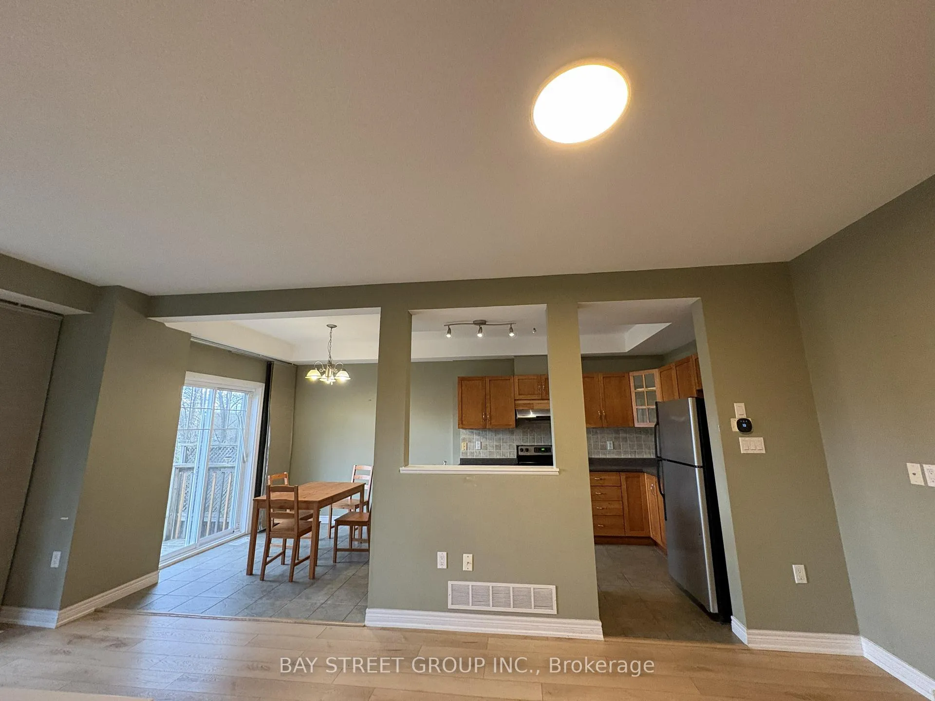 Photo 5 of Unit 2, 60 Cloverleaf Drive, Hamilton, Ancaster — HOMEH