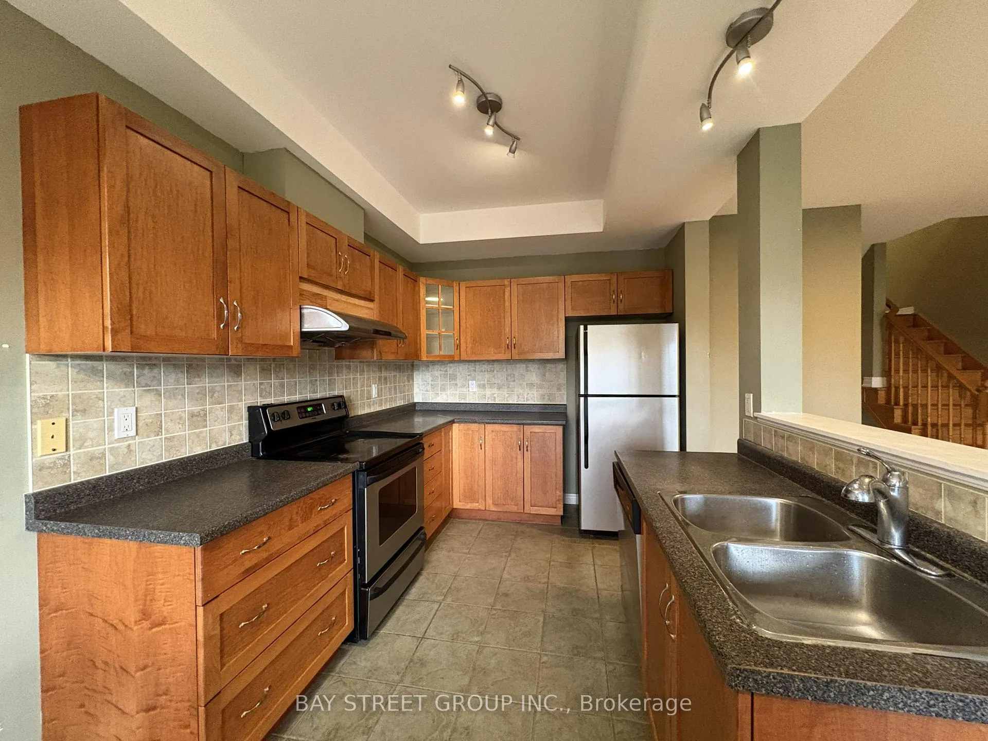 Photo 7 of Unit 2, 60 Cloverleaf Drive, Hamilton, Ancaster — HOMEH