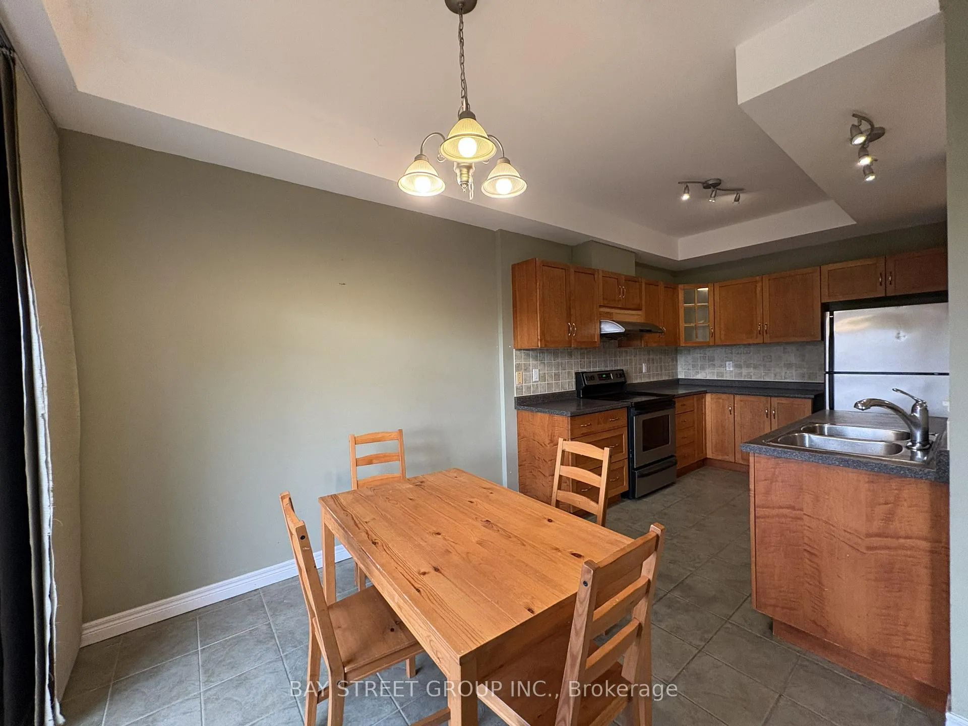 Photo 8 of Unit 2, 60 Cloverleaf Drive, Hamilton, Ancaster — HOMEH