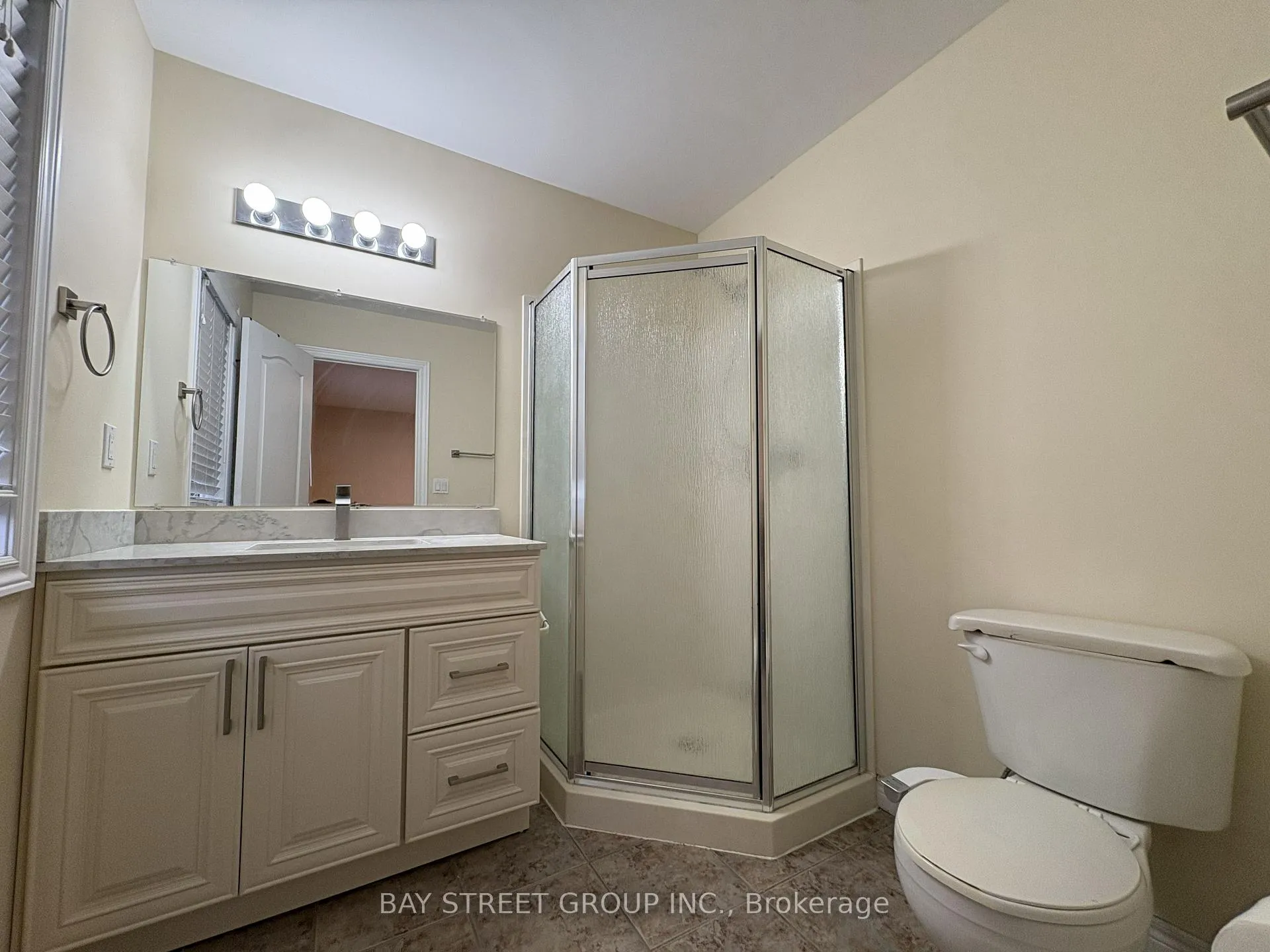 Photo 13 of Unit 2, 60 Cloverleaf Drive, Hamilton, Ancaster — HOMEH
