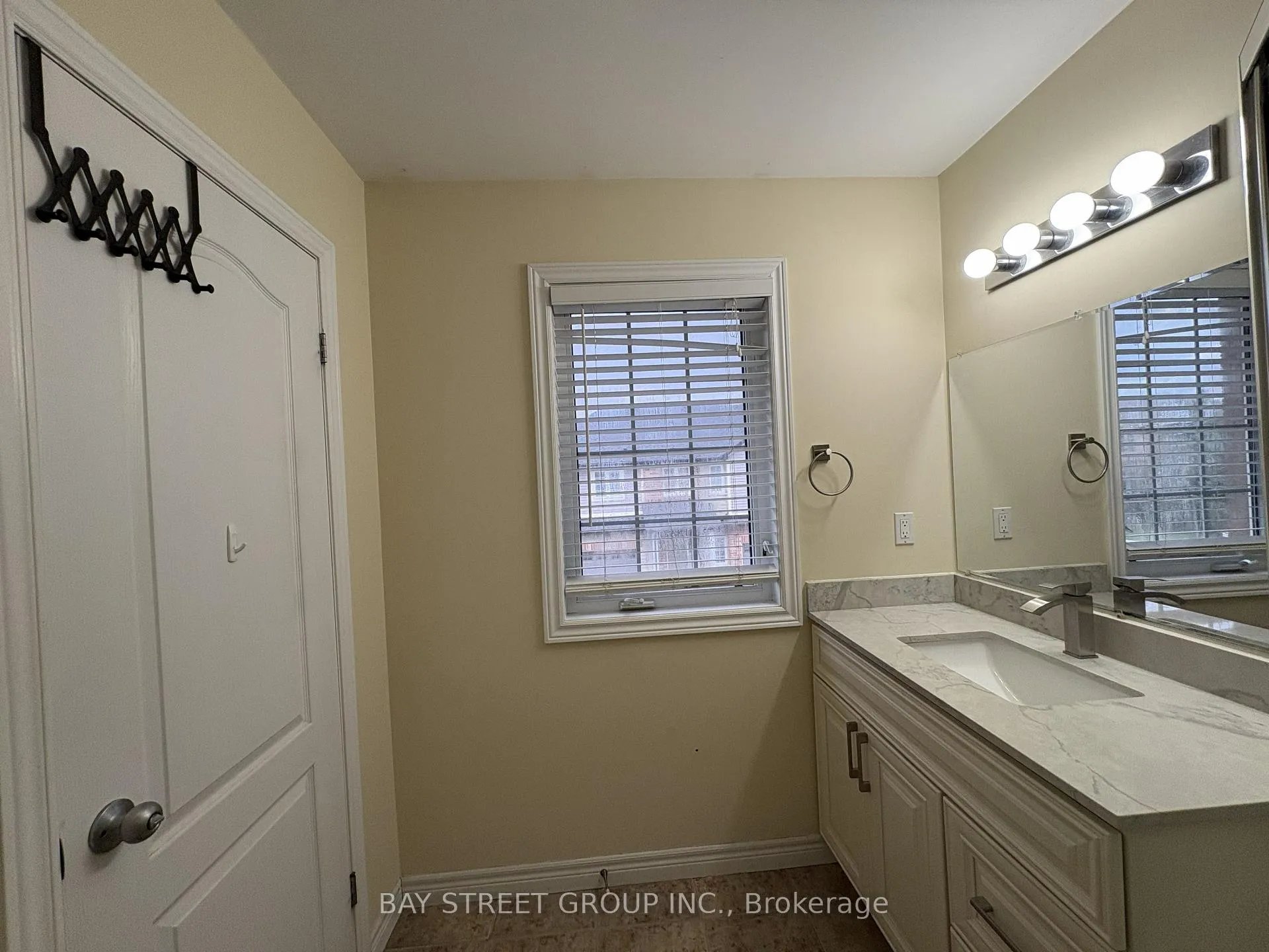 Photo 14 of Unit 2, 60 Cloverleaf Drive, Hamilton, Ancaster — HOMEH