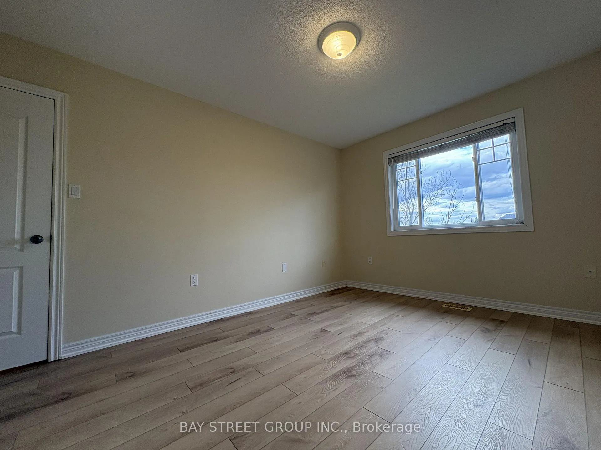 Photo 19 of Unit 2, 60 Cloverleaf Drive, Hamilton, Ancaster — HOMEH