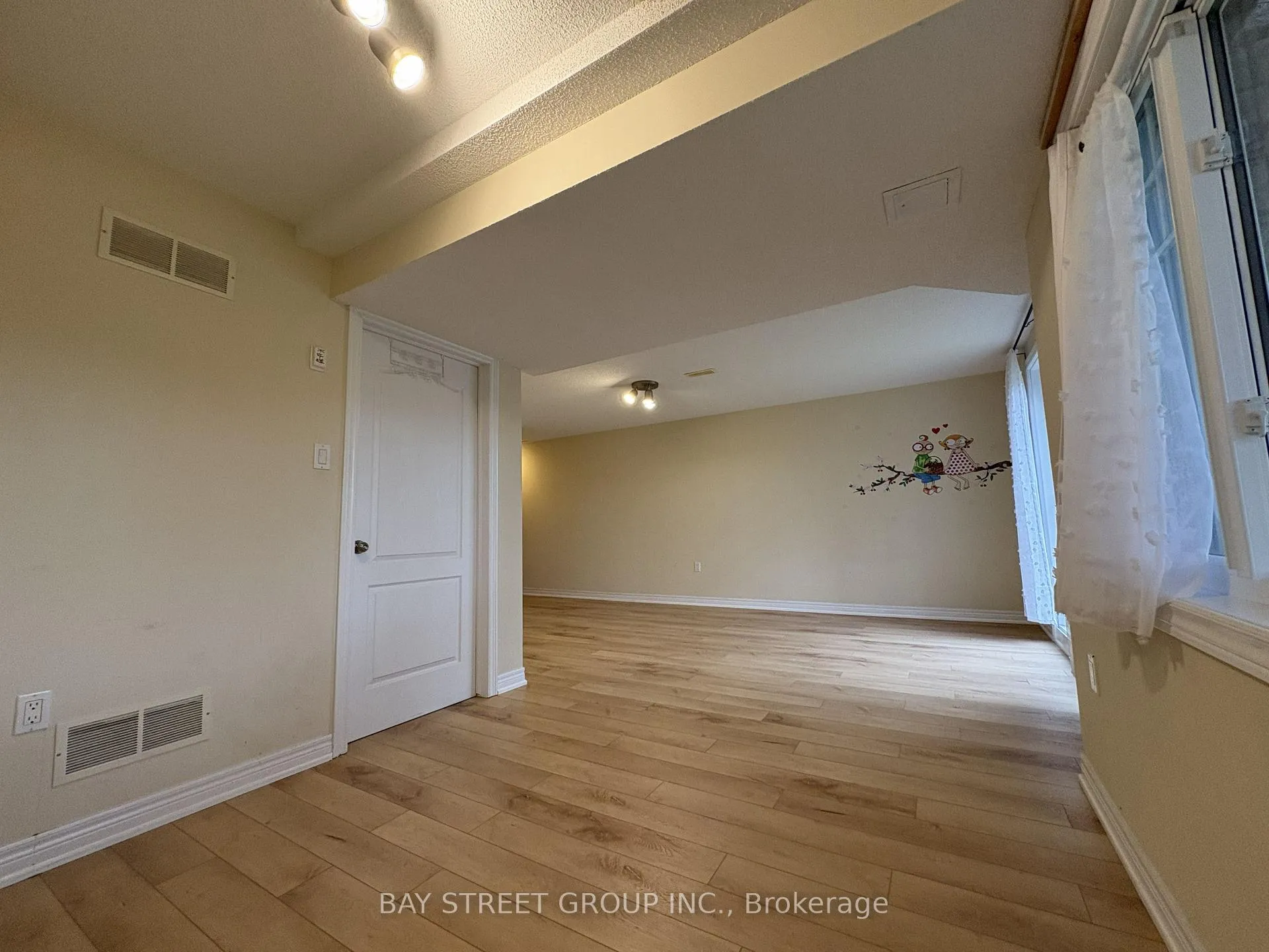 Photo 32 of Unit 2, 60 Cloverleaf Drive, Hamilton, Ancaster — HOMEH