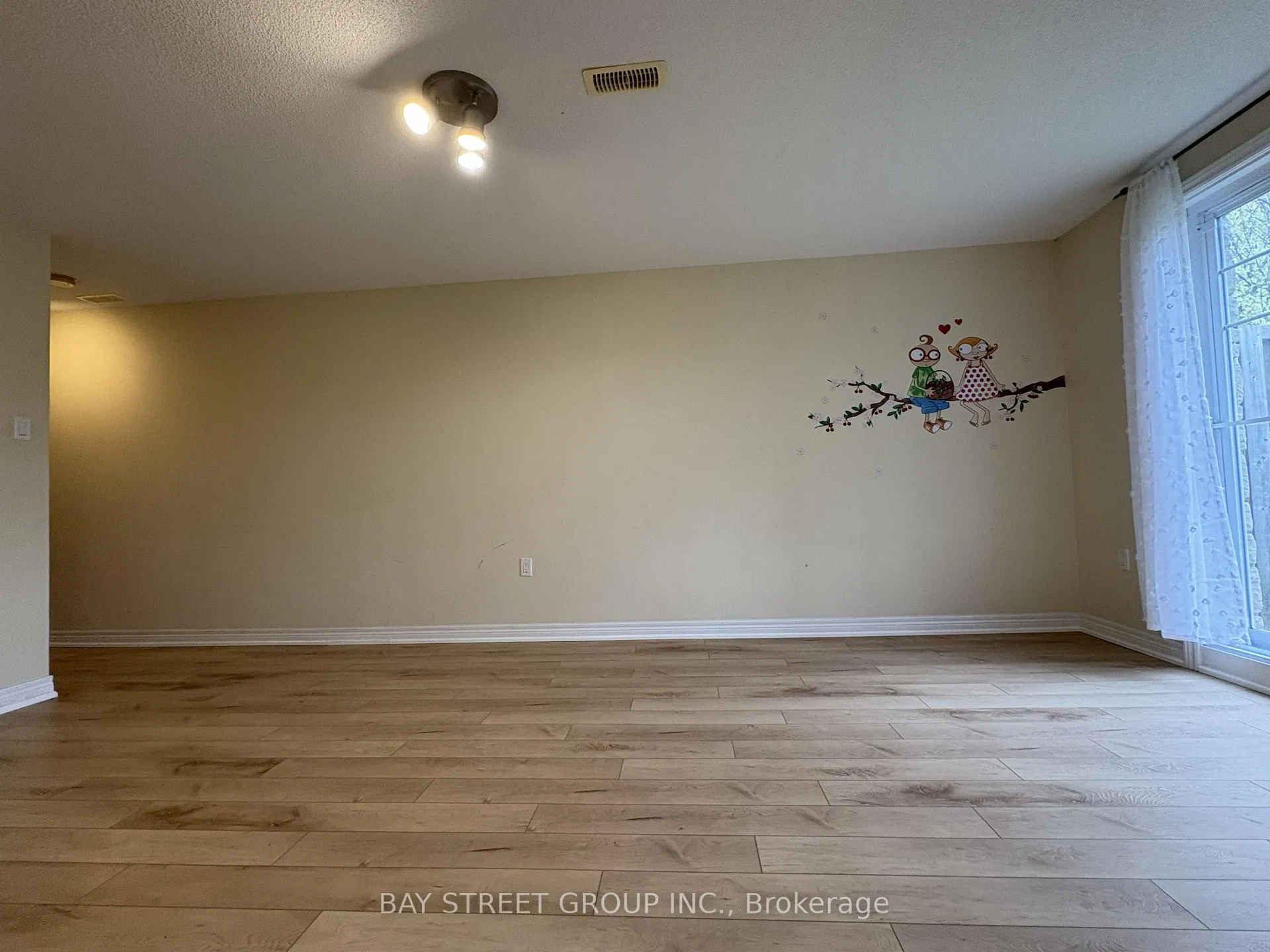 Photo 33 of Unit 2, 60 Cloverleaf Drive, Hamilton, Ancaster — HOMEH