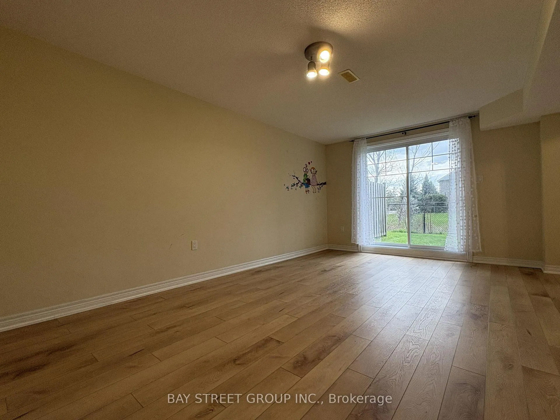 Photo 34 of Unit 2, 60 Cloverleaf Drive, Hamilton, Ancaster — HOMEH