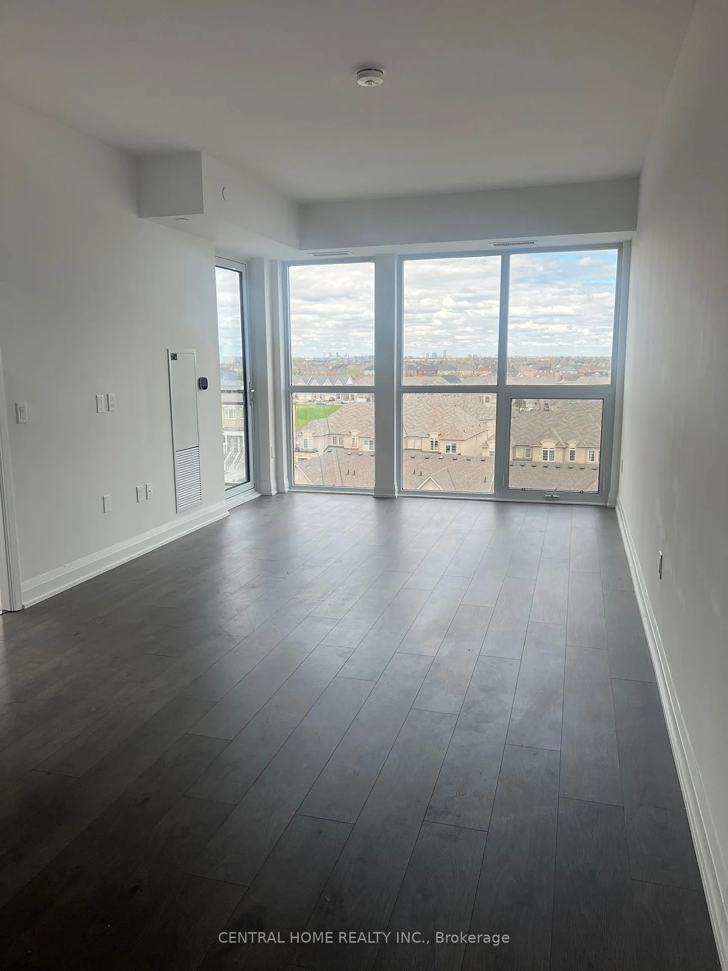 Photo 5 of Unit 718, 2343 Khalsa Gate, Oakville, Westmount — HOMEH